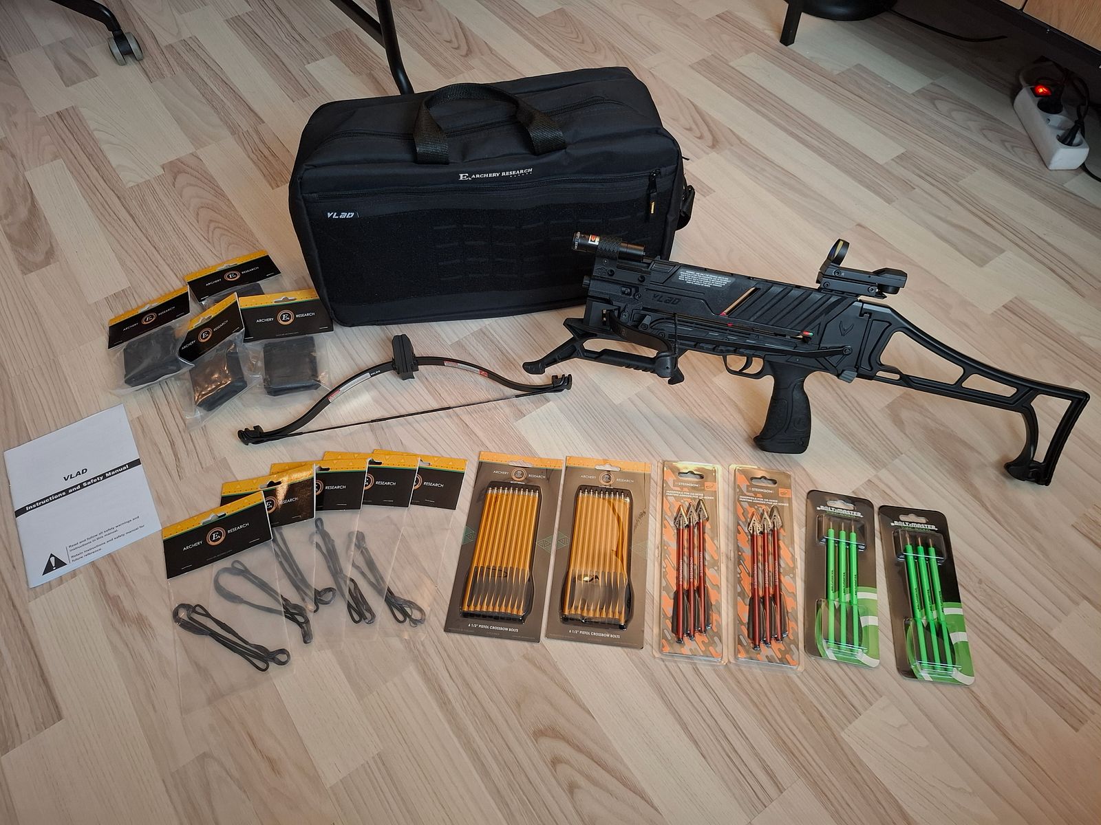 taktische Repetierarmbrust EK Archery Vlad 60 / 90 lbs mit 8-Schuss Magazin