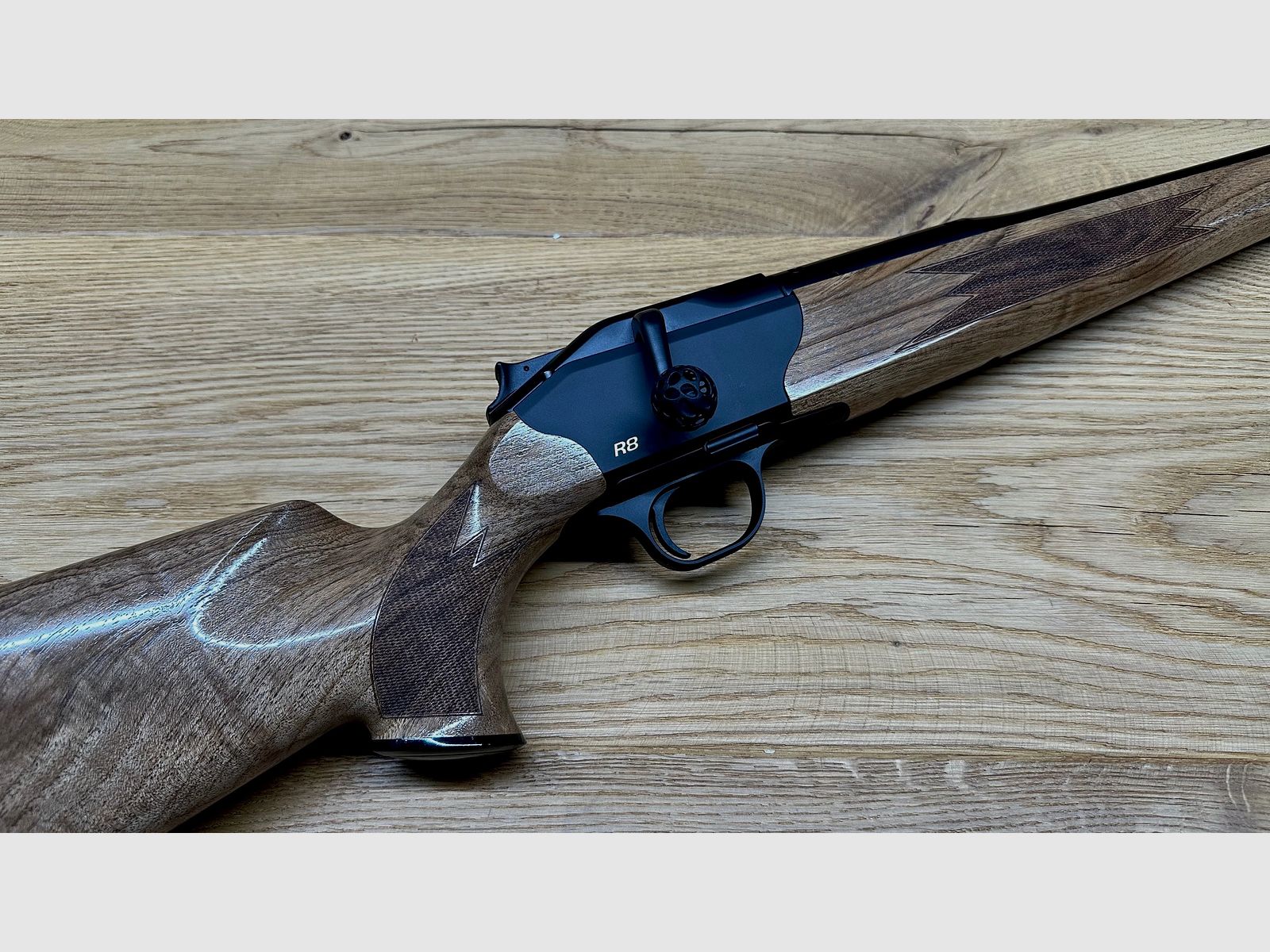 Blaser R8 / HK 3 / M15x1 / gekürzter Lauf / goldenes Logo / AH Kammergriffkugel / Kaliber nach Wahl