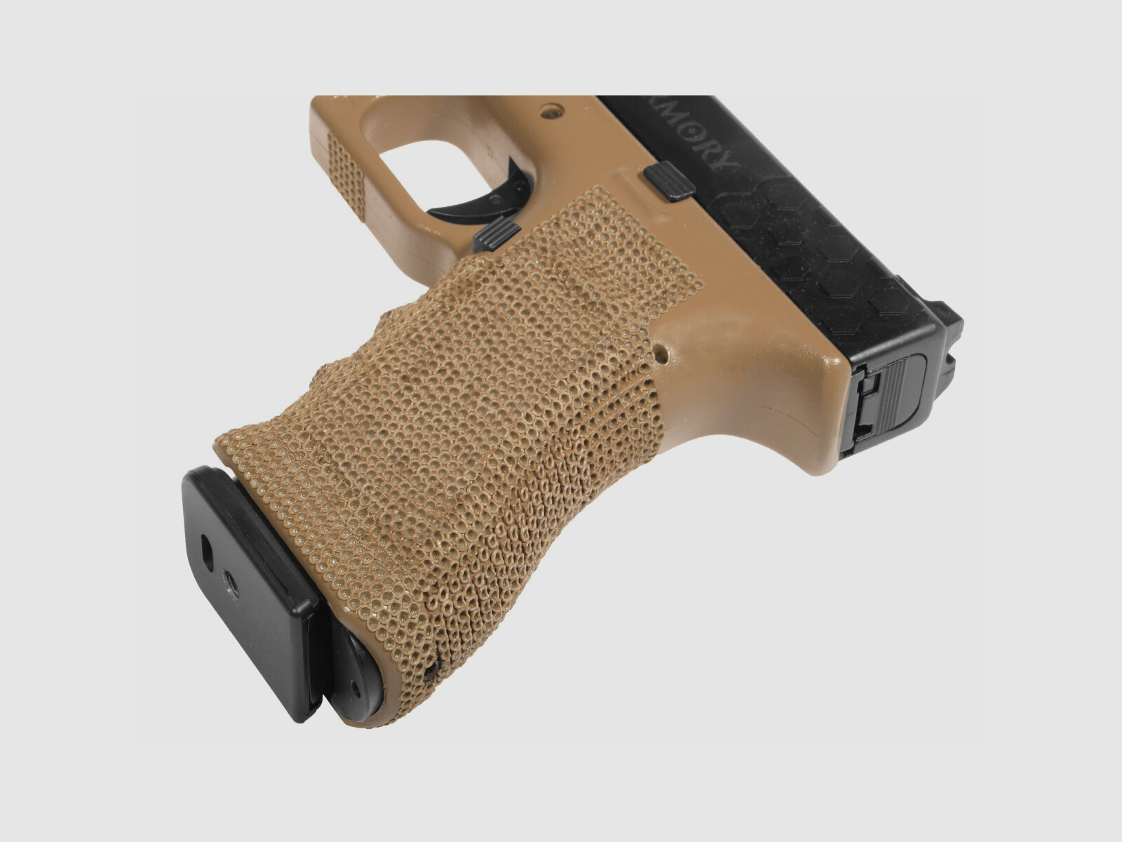 P03 GBB Airsoft Pistole in TAN | Delta Armory