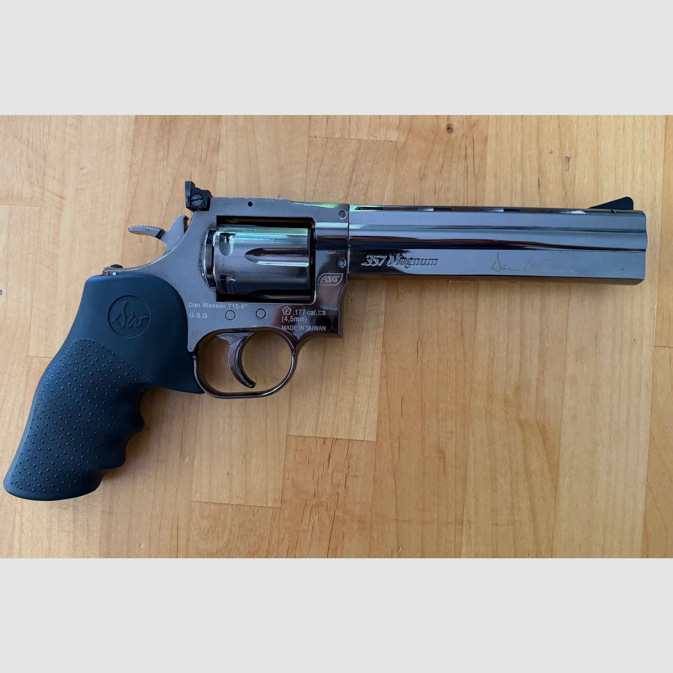 Dan Wesson 715 Diabolo *Rareza - cañón continuo*
