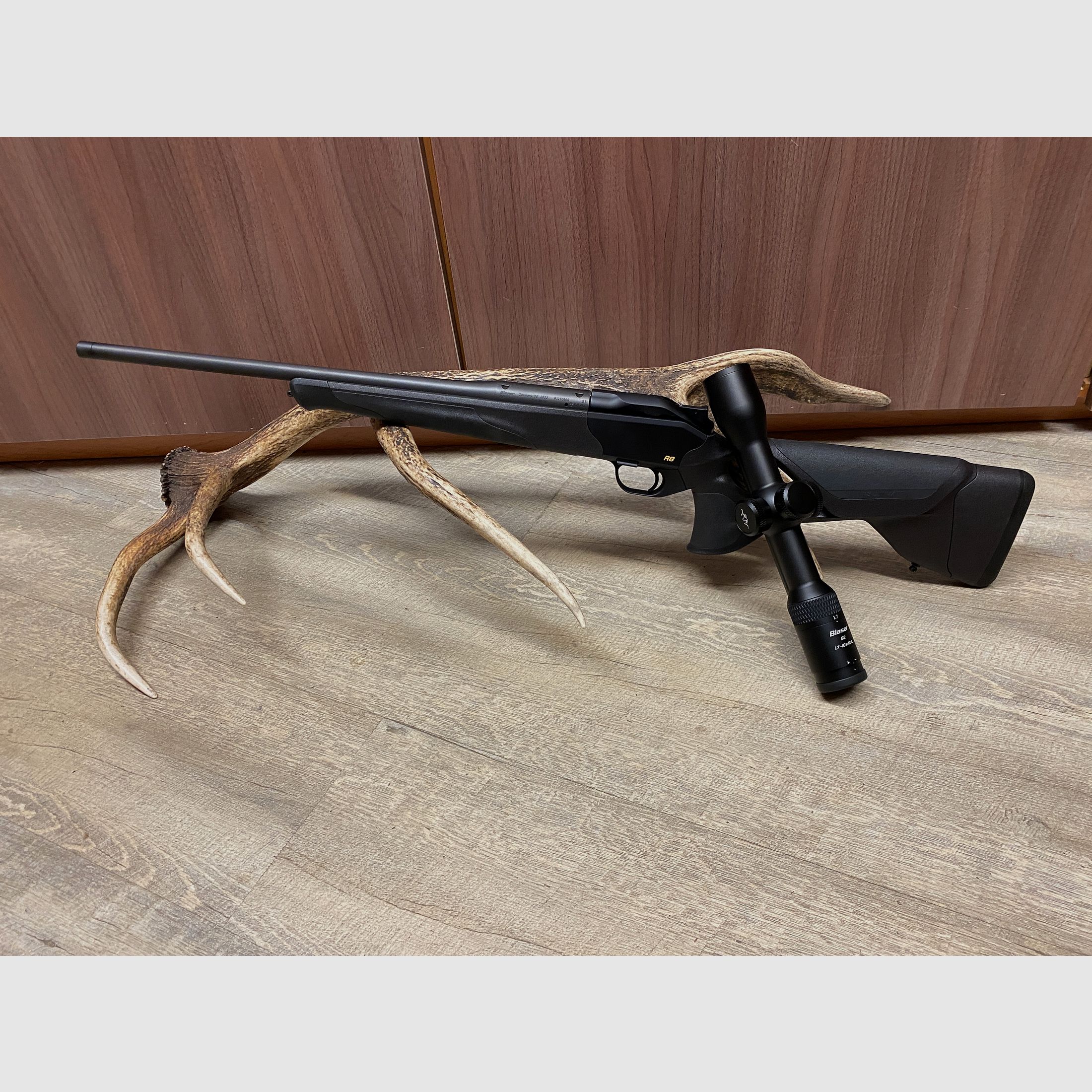 Blaser R8 Ultimate, mit Blaser B2 1,7-10x42 iC S, mit Schiene
