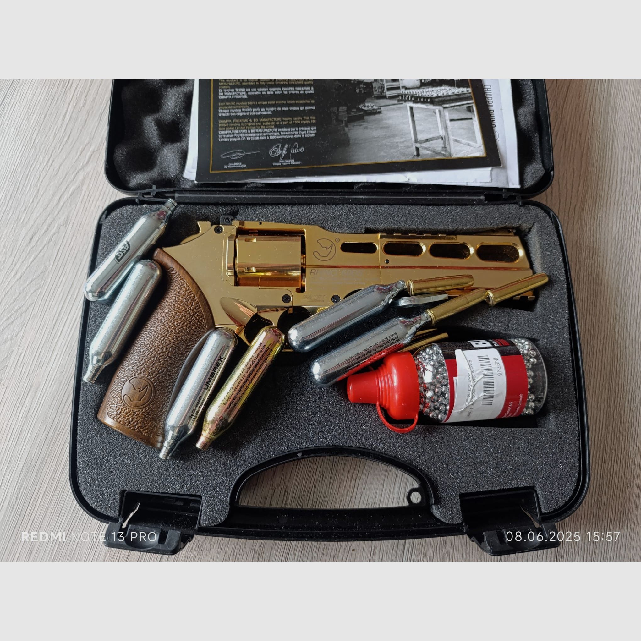 Revolver " CHIAPPA " von FireArms limitiert, 18 Karat Vergoldet