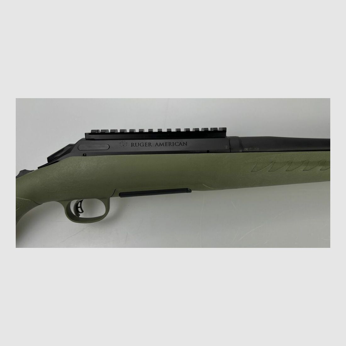 RUGER American Rifle Predator, Gaucher