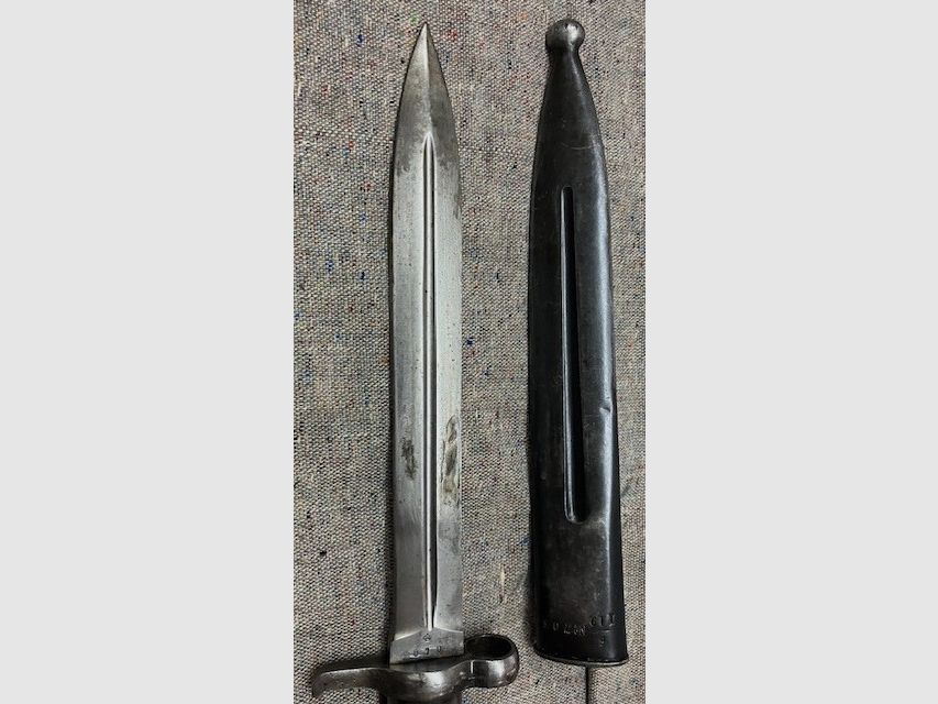 Schwedisches Bajonett Modell 1896 für den Schwedenmauser. Der Hersteller ist die Firma E.J.A.B. - Eskilstuna Jernolegets Aktion Bolaget in Eskilstuna / Schweden.