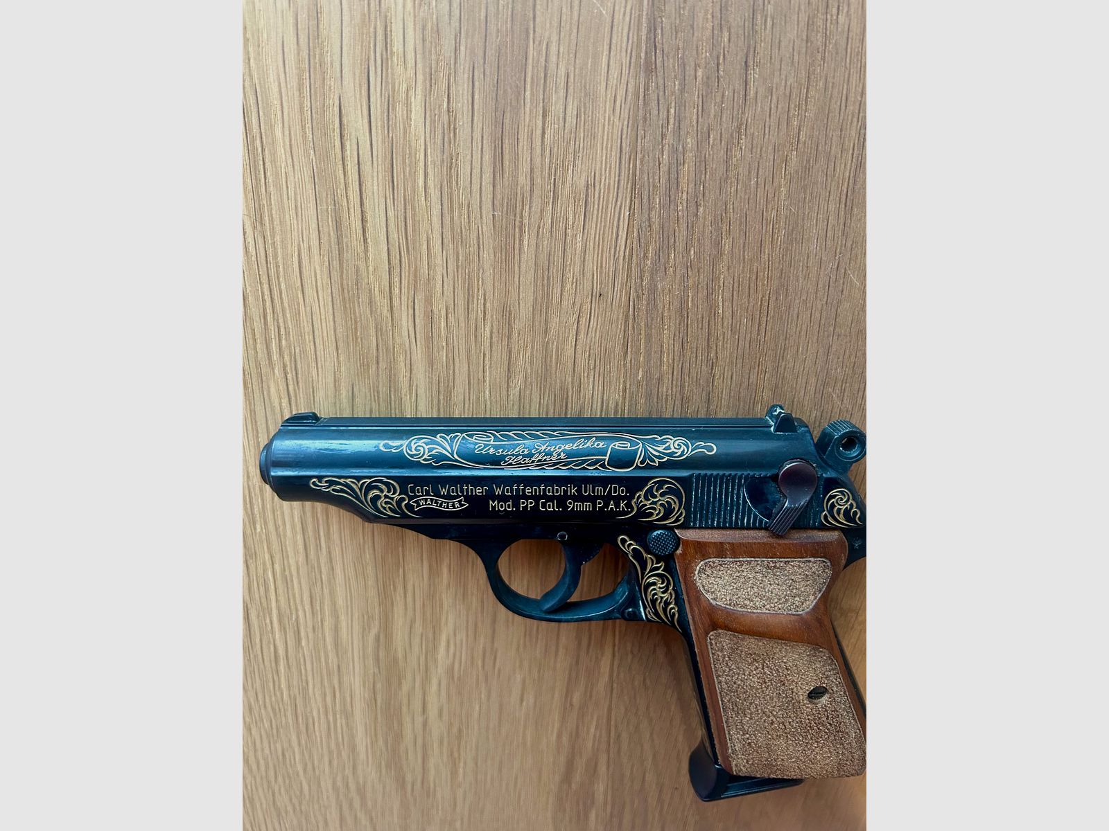 Unikat  Schreckschusspistole Walther PP cal. 9 mm P. A. K. mit Gravur
