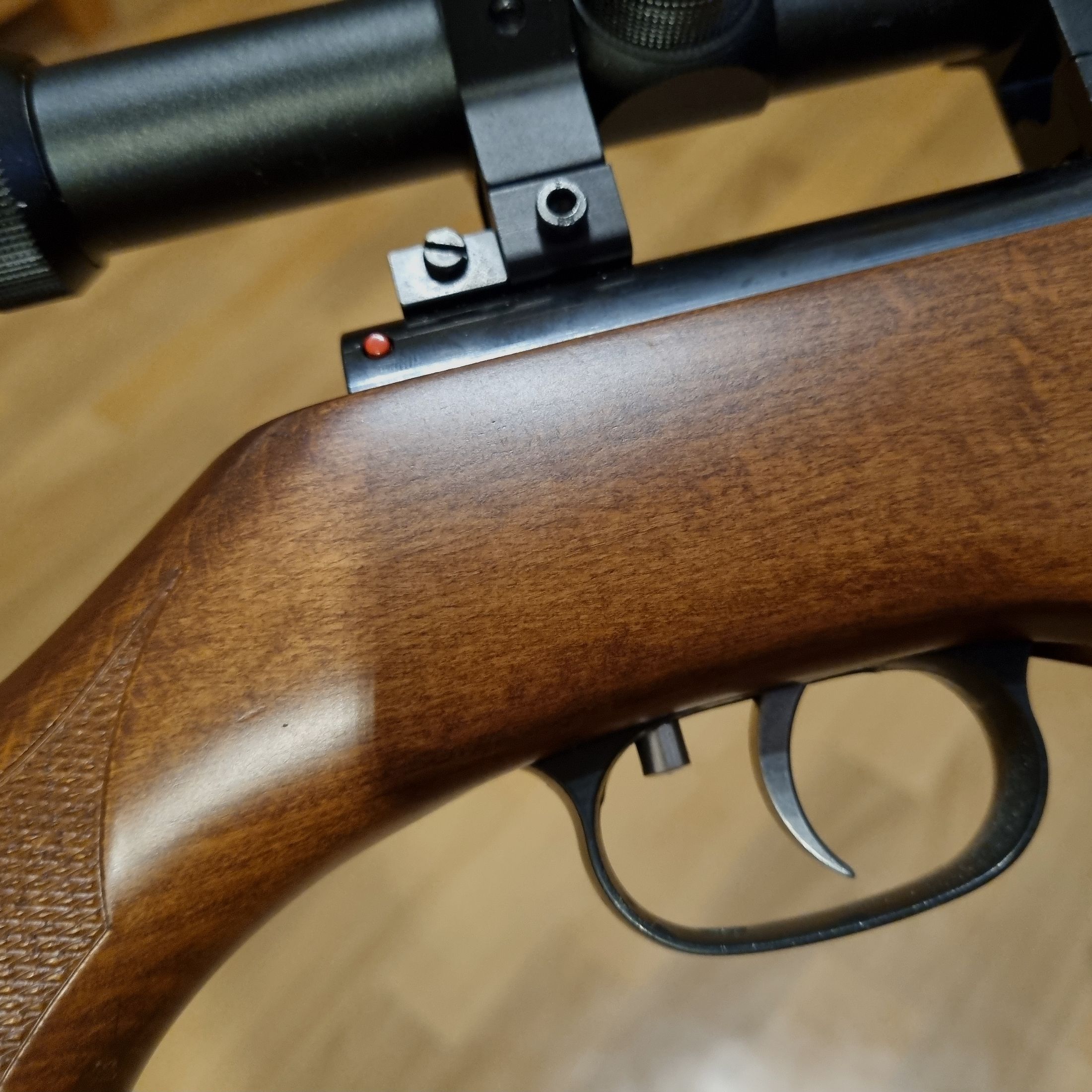 Incenso HW 57, con ottica Röhm 3-9x40, calcio in legno di faggio
