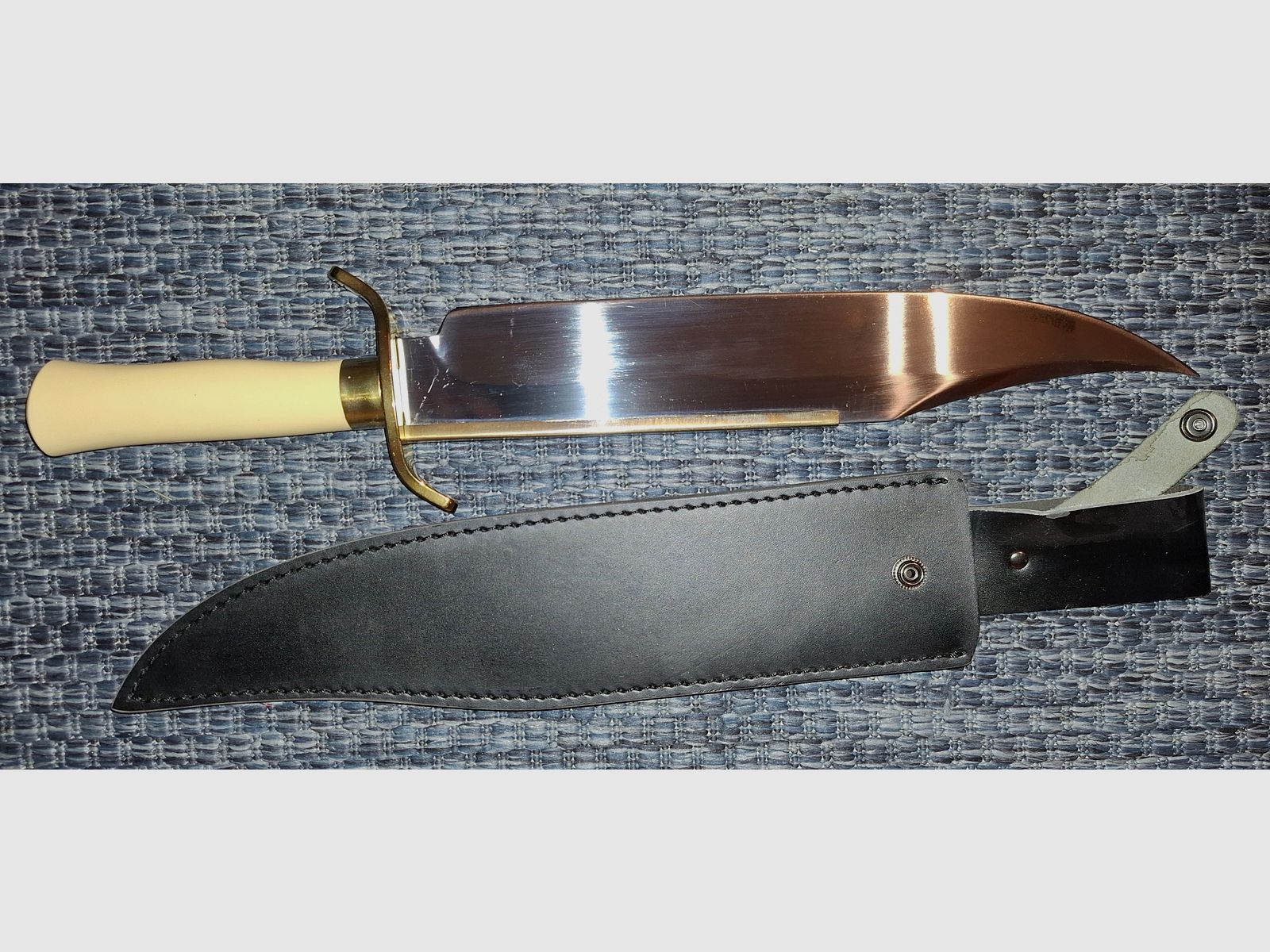 Selling Bowie knives XXL from a collection.