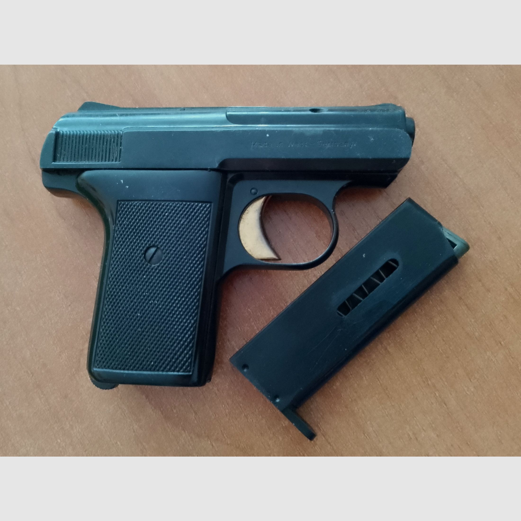 Stara pistolet gazowy Reck P10 w kalibrze 8 mm Knall/ PTB 38-69