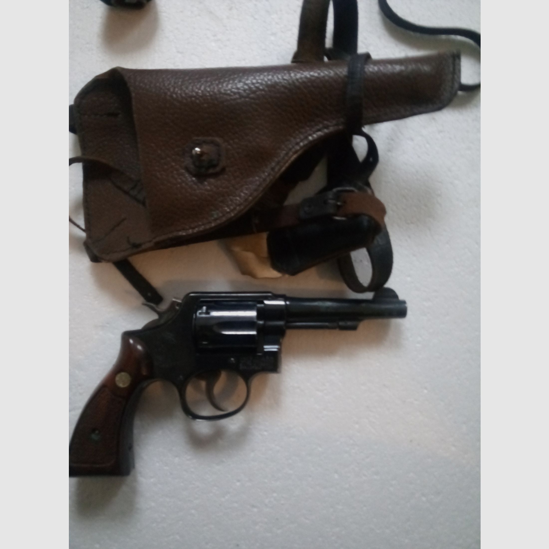 Revolver Smith & Wesson 38 special mit 179 Schuss Munition