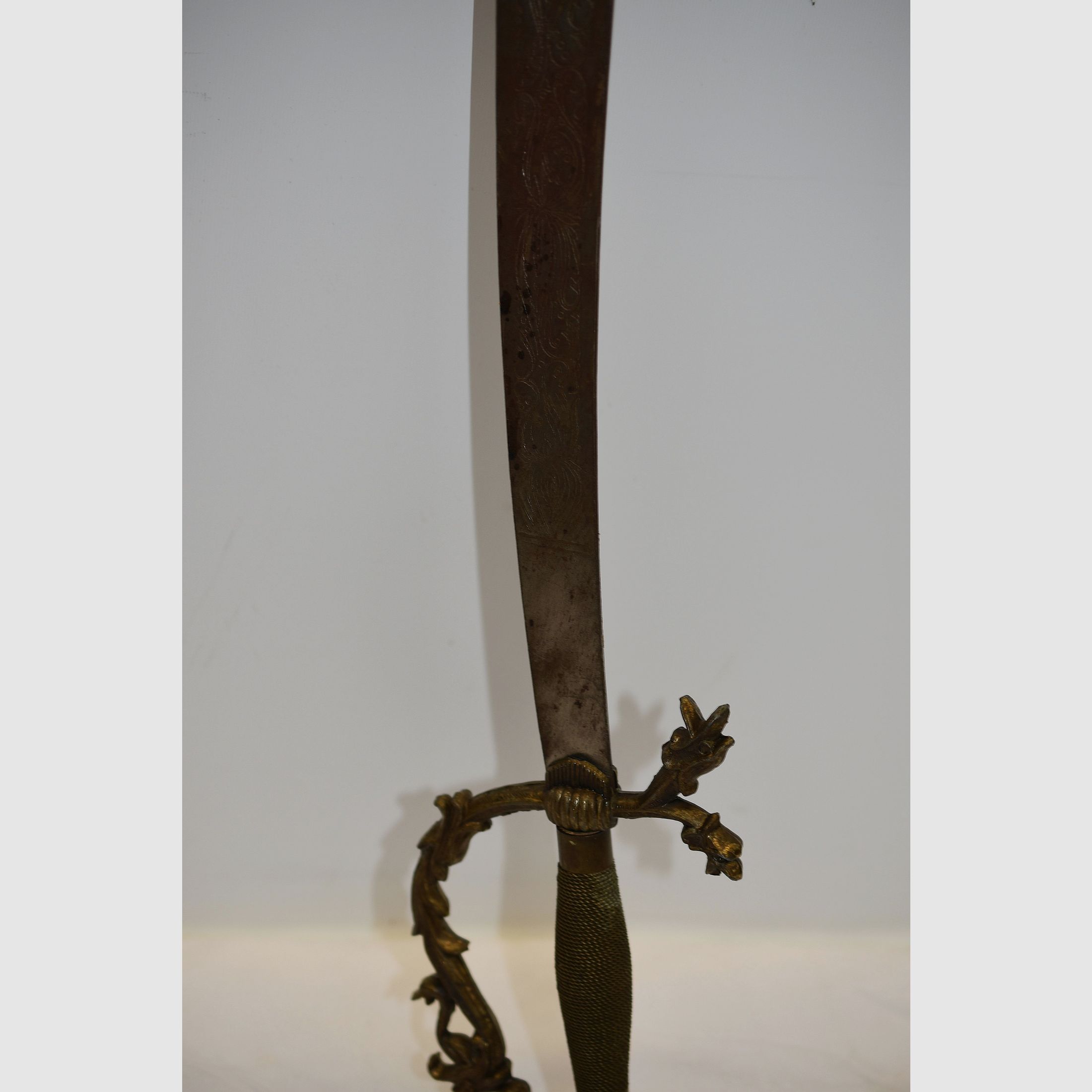 Antikes orientalisches Schwert, Säbel mit Drachen, Gesamtlänge 85 cm