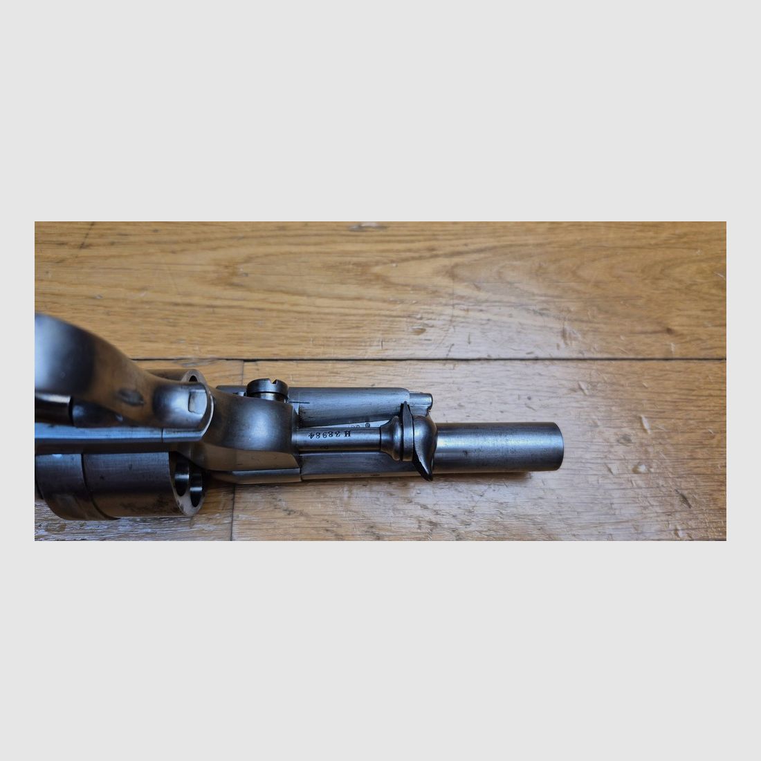 Sehr schöner Dienstrevolver Modell 1873 – Kaliber 11mm73 – Vollständig monomatrikuliert – Immer noch original strohgelb nach 145 Jahren! – MAS 1881 – Sehr gute Mechanik, schöner Lauf und schöne Kammern – TBE / TBE+, Bild 12 von 21