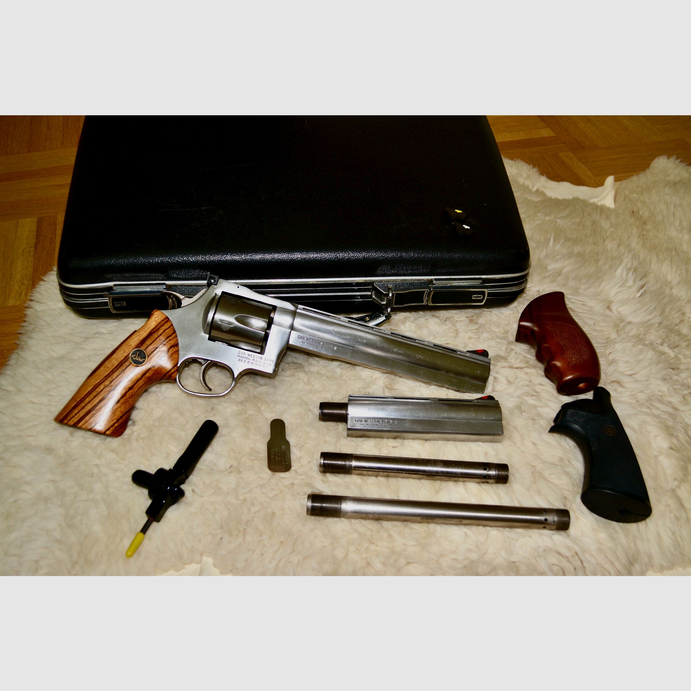 RARIDAD DAN WESSON 744 VH, 6 ' y 8 ' pulgadas de cañón en la maleta!