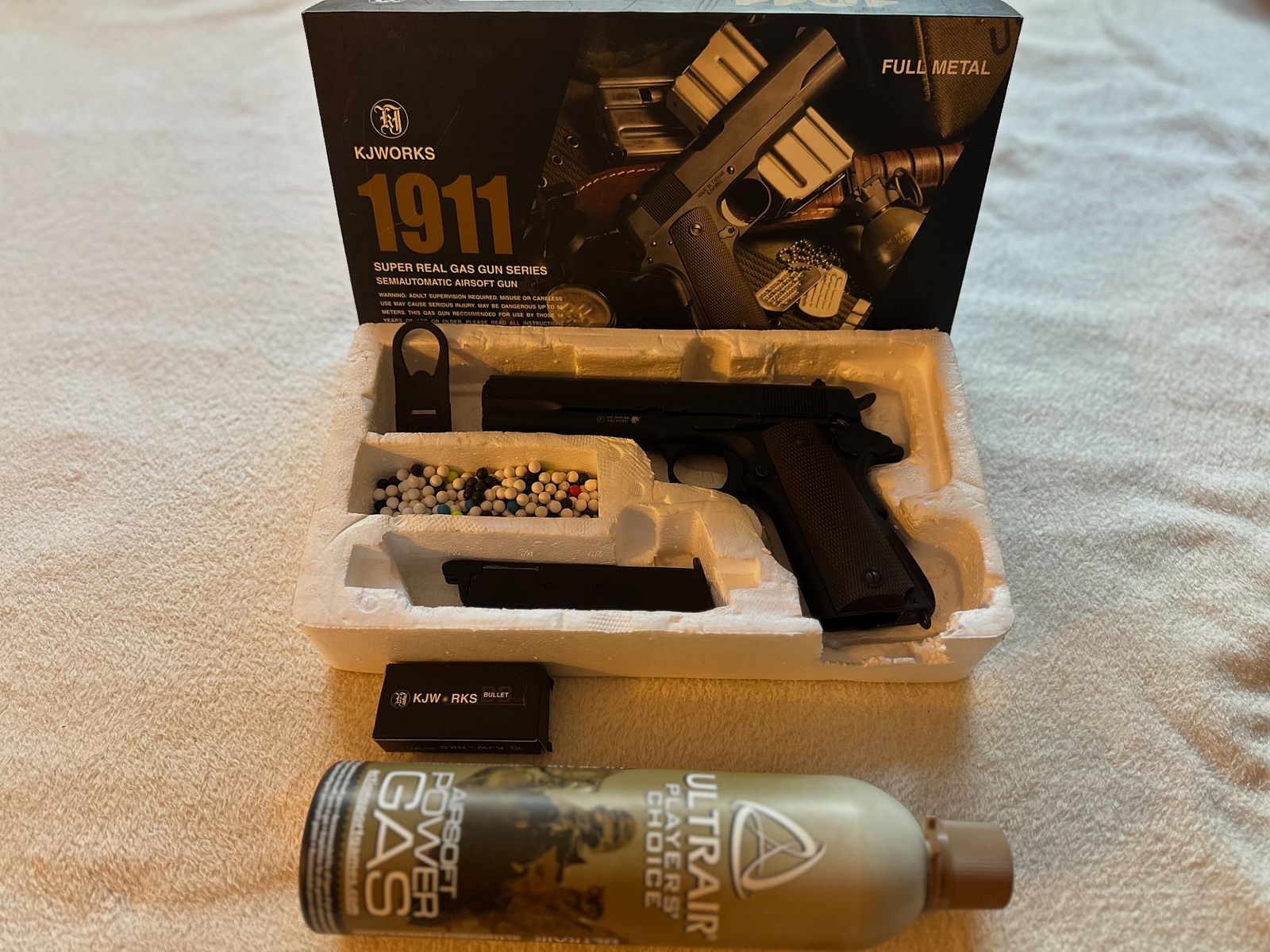Einzigartige KJWorks Colt 1911 Airsoft 6mm BB Vollmetall Maßstabsgetreu dem Original nachgefertigt.