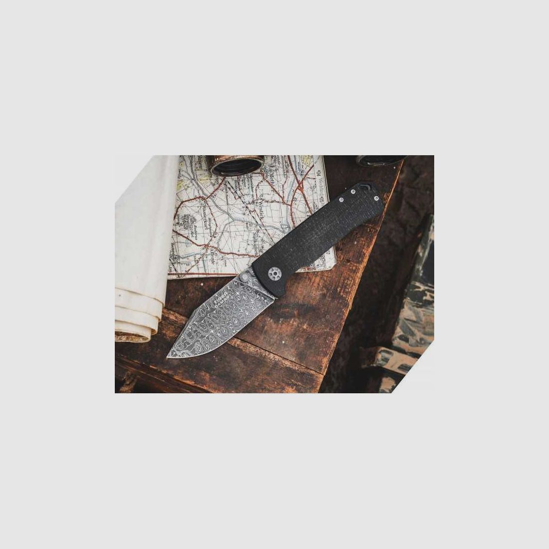 Coltello Böker Tiger in acciaio damascato con manico in Micarta