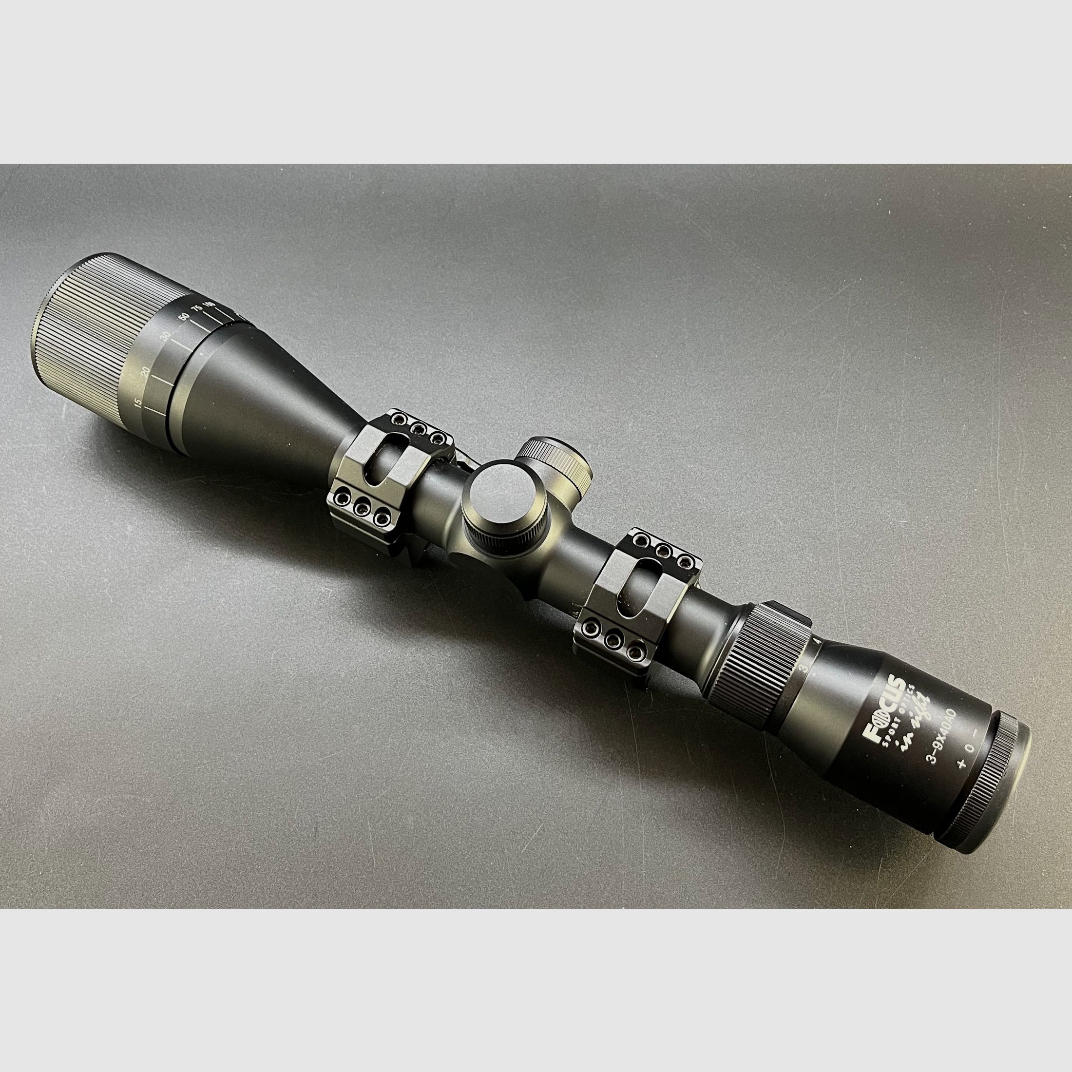 Aussteller FOCUS In Sight 3-9x40 AO #4 mit Ringmontage 114249