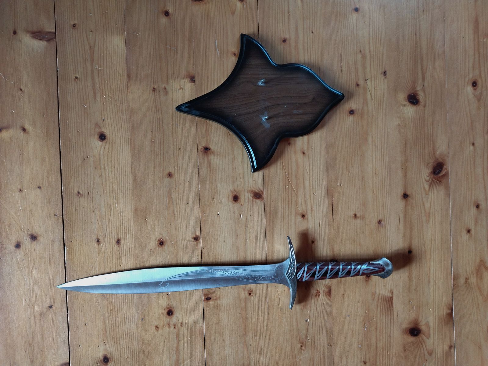 Schwert "Herr der Ringe" + Holzhalterung