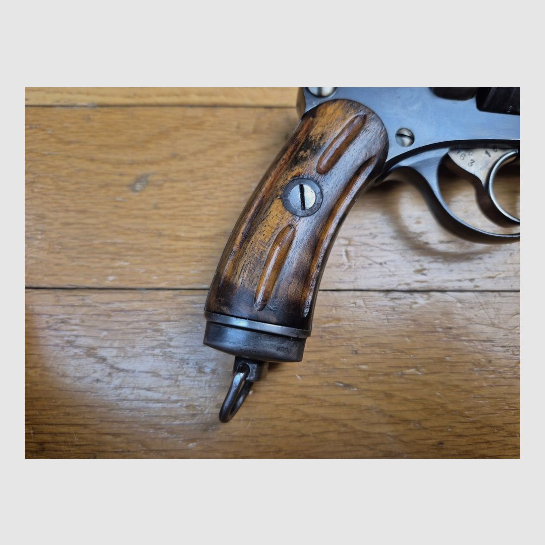 Bardzo ładny szwajcarski rewolwer model 1882 (a nie 1882-29!) – kal. .7.5 szwajcarski – Broń wojskowa z Arsenału w Bernie – » W+F Bern » – Broń 2. typu z 1916 roku – Tylko 17.255 broni – Bardzo dobry stan i kategoria D! – TBE, zdjęcie 20 z 25
