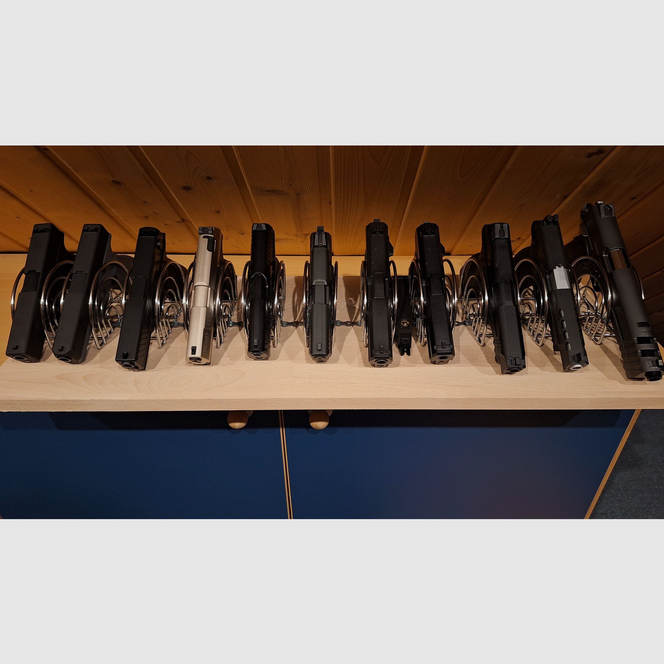 Soporte/estante para pistolas para hasta 11 pistolas