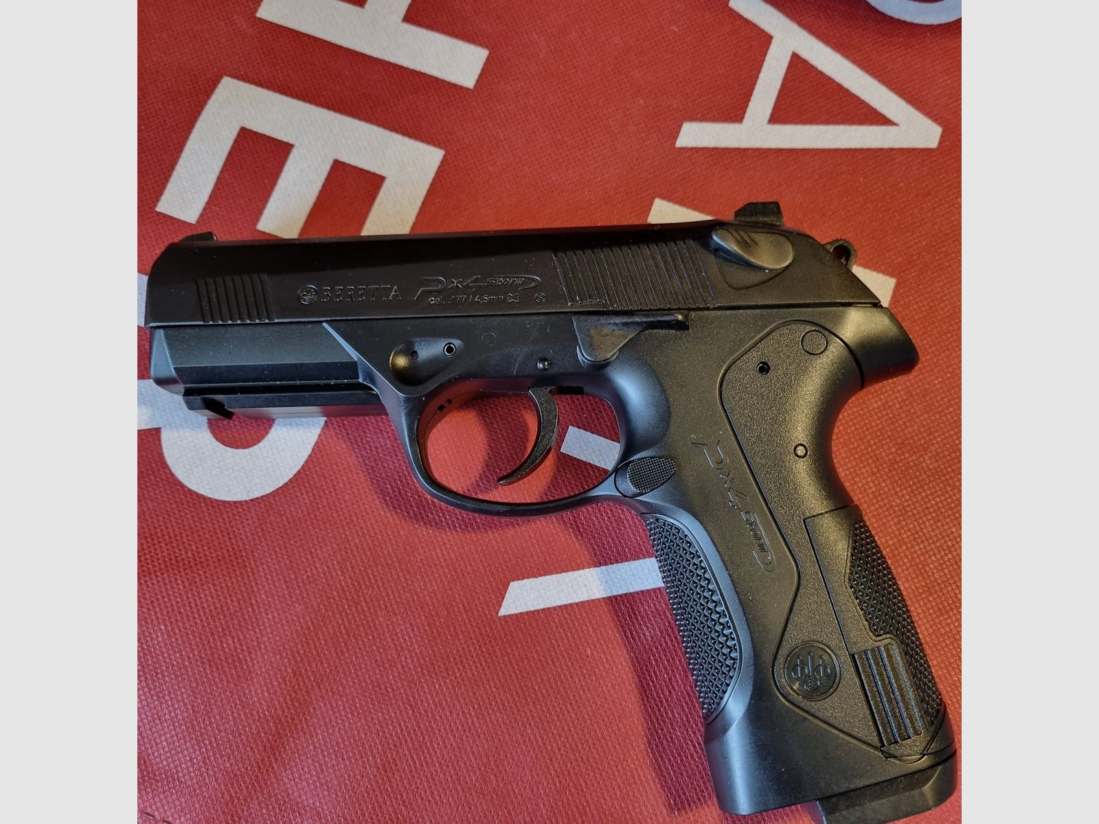 Pistola CO2 Beretta Px4 Storm, 500 diablos y balas redondas