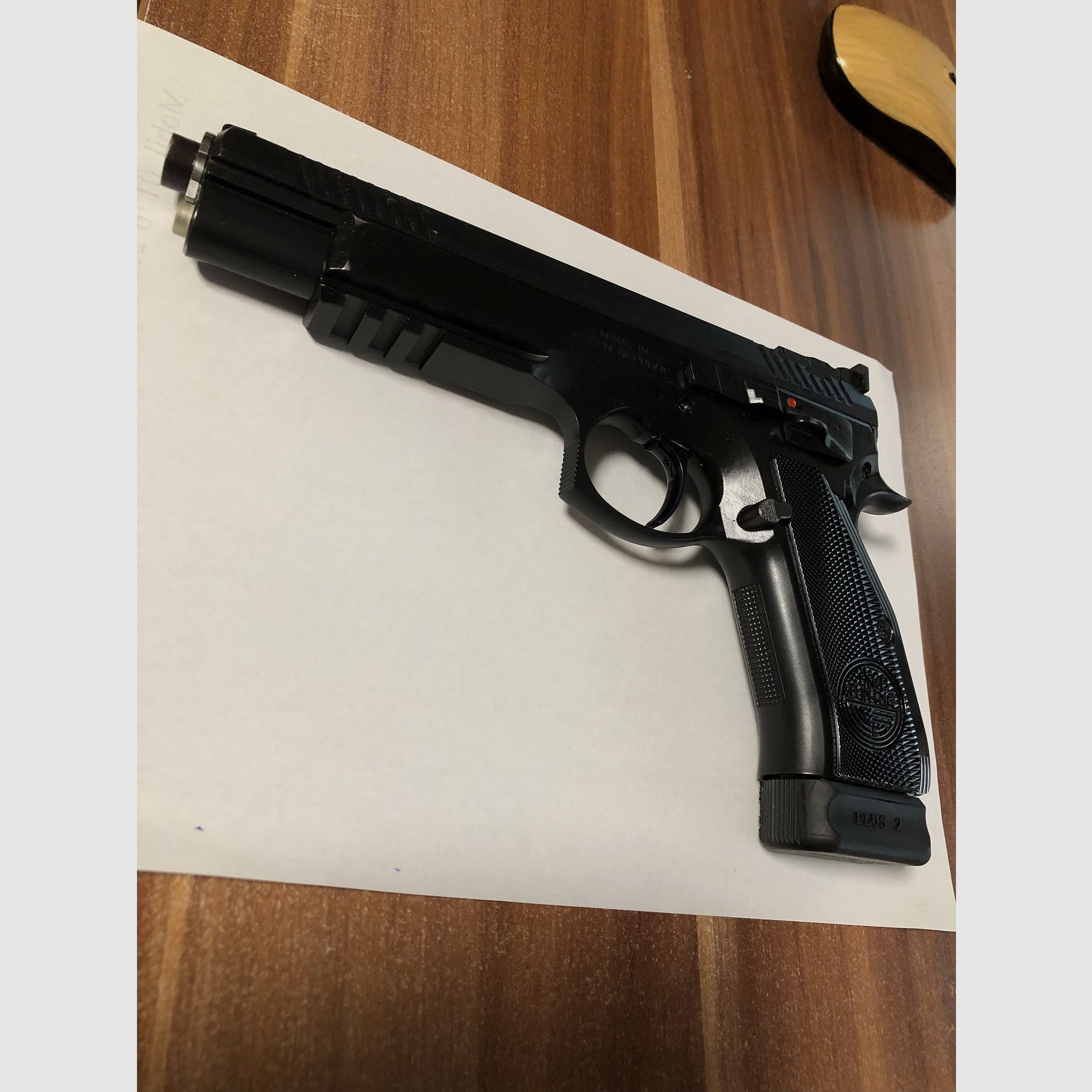 Verkauf halbautomatische Pistole von Haus CZ-Taipan Pro-Tuning und inklusive KK-Pistole, als Geschenk!