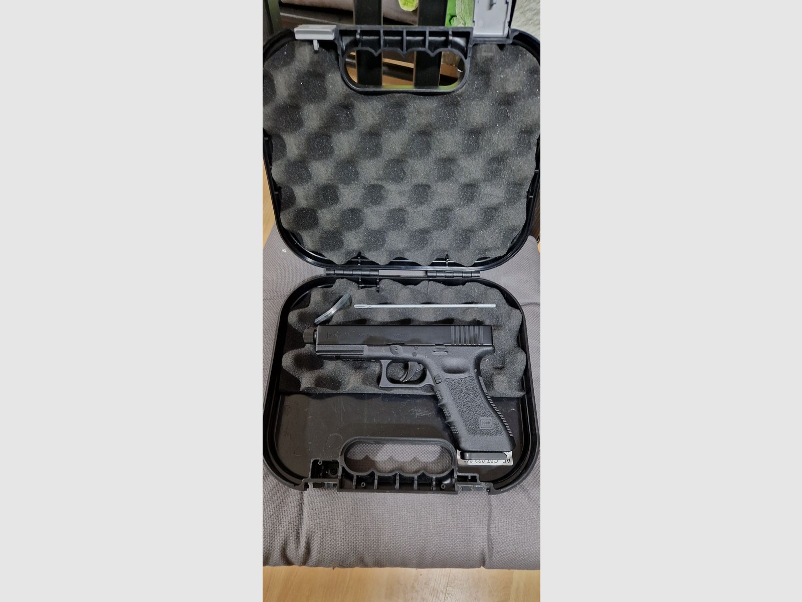 Glock 17 con filettatura della canna pistola Co2 calibro 4,5 mm acciaio BB / Diabolo caricatore difettoso!!!