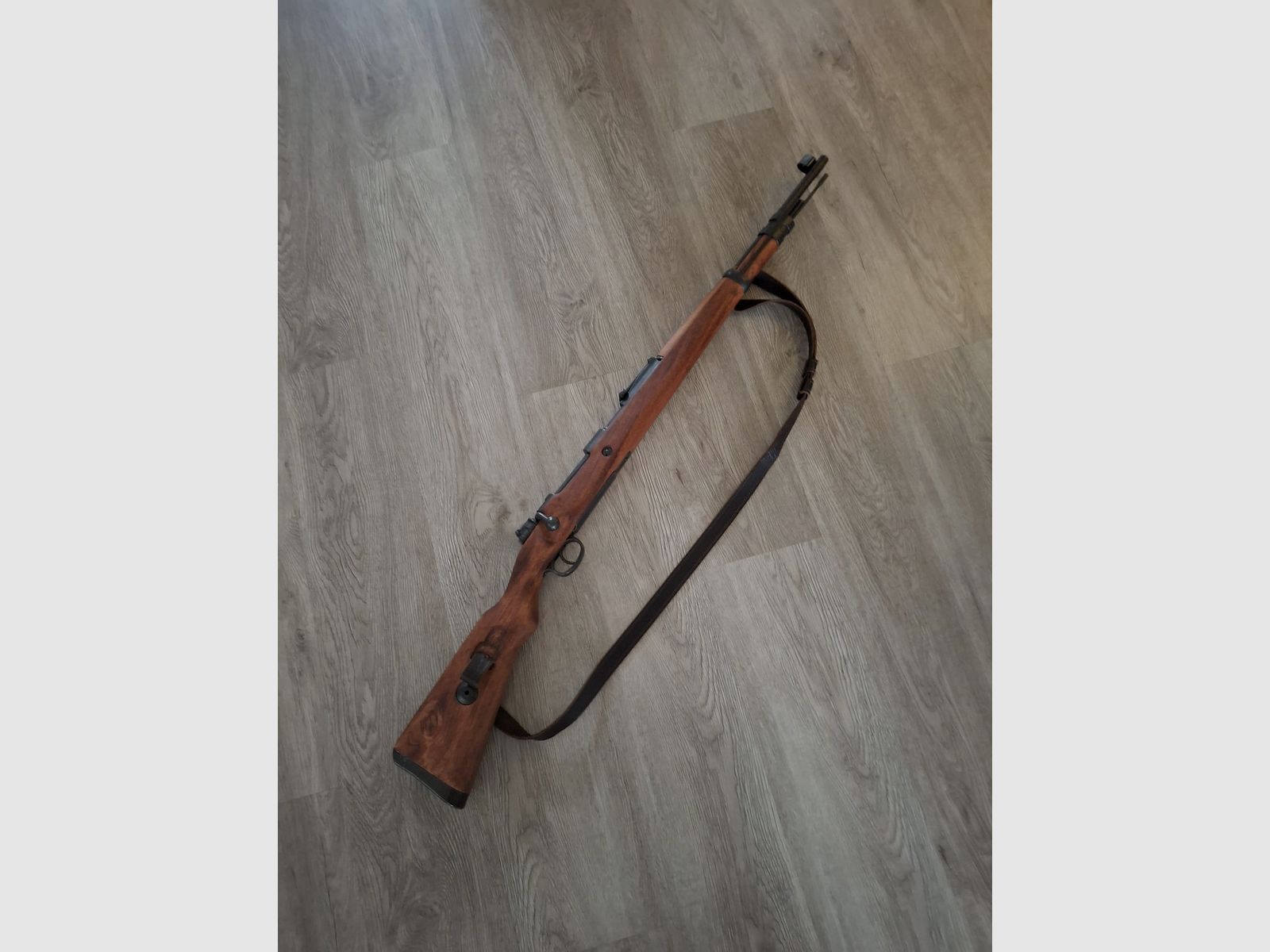 REPLICA MAUSER K98 CON CINTURÓN DENIX Rifle decorativo