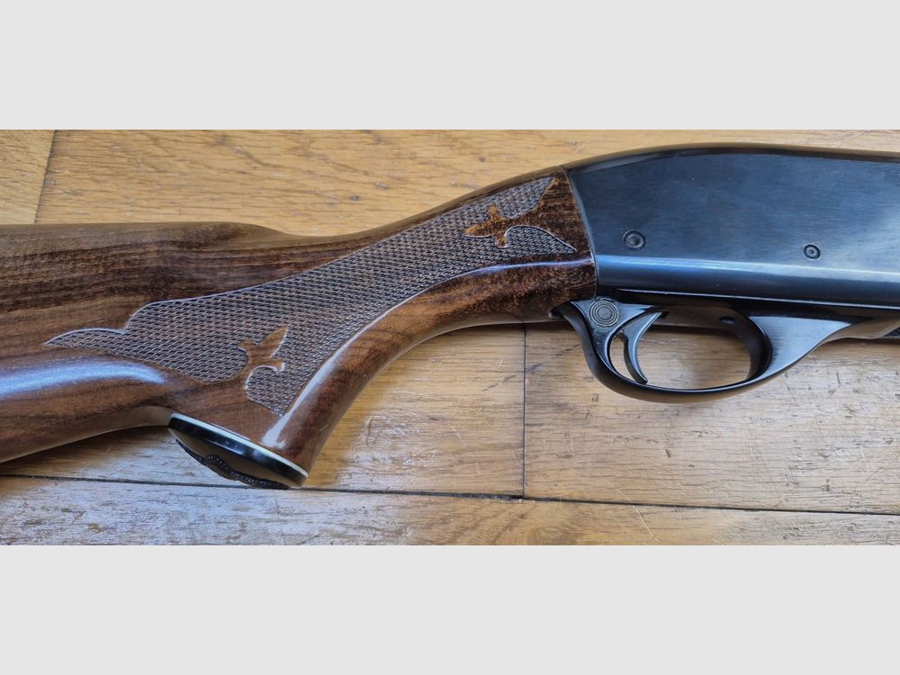 Sehr schönes Remington Pumpgewehr – Mod 870 Wingmaster – Glatter Lauf von 51 cm – Kaliber 12/70 – Kapazität 4+1 (!) erweiterbar – „Luxus“-Fertigungen – Zuverlässige, einfache und legendäre Waffe – Ausgezeichneter Zustand – TBE+/TBE++, Bild 6 von 45