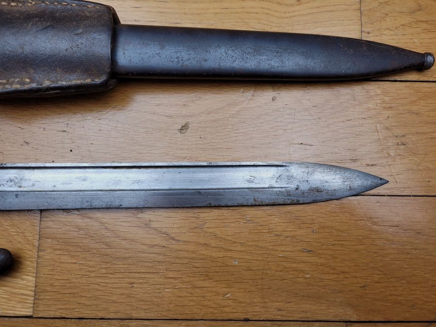 Peu courante baïonnette belge dite « jeannette » – Mauser 1889 – Au numéro – Porte-fourreau – TBE, image 10 sur 13