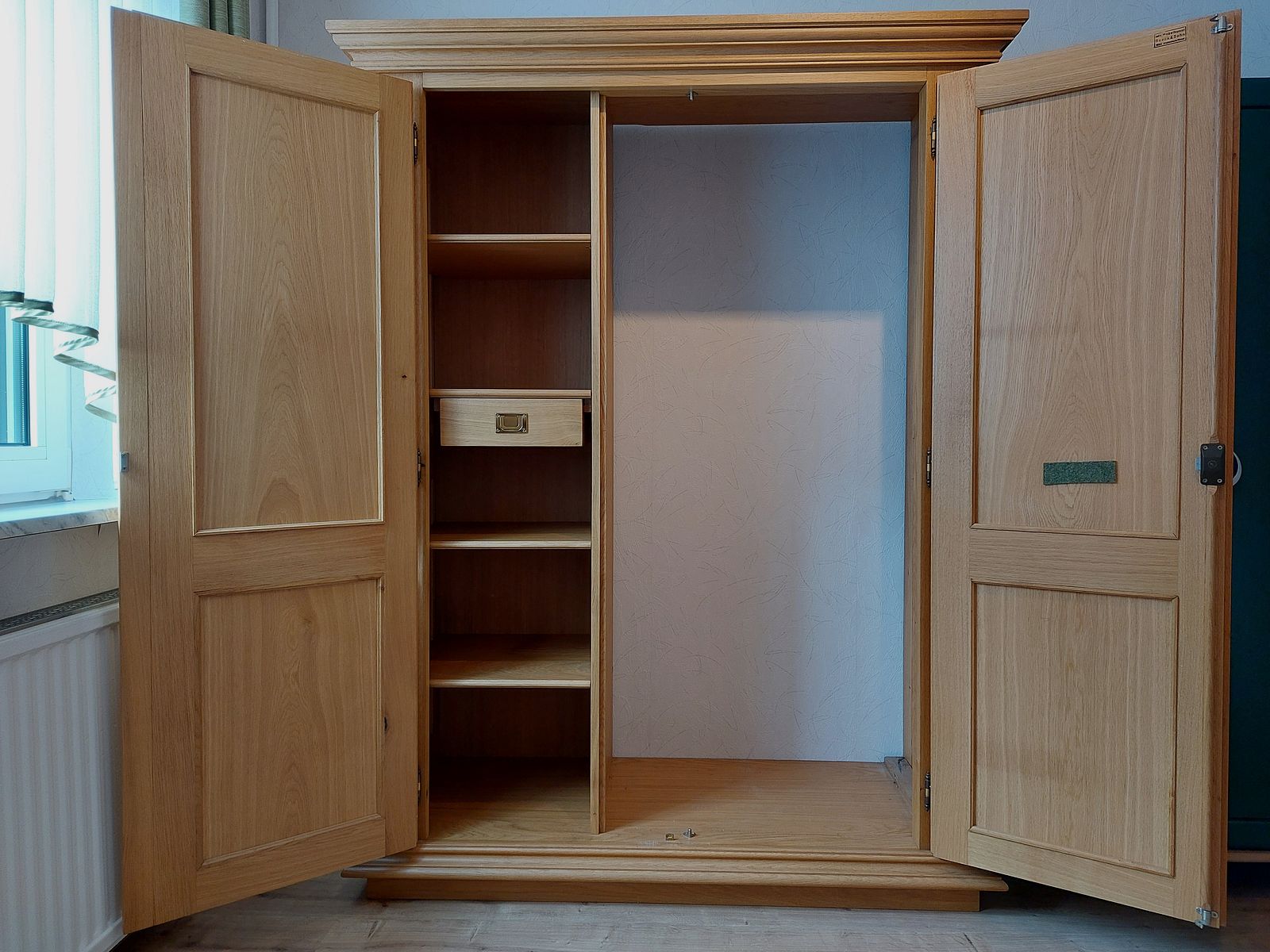 Jagdschrank Waffenschrank Schrank Eiche hell massiv Landhaus-Stil 180x140x55cm für Tresor