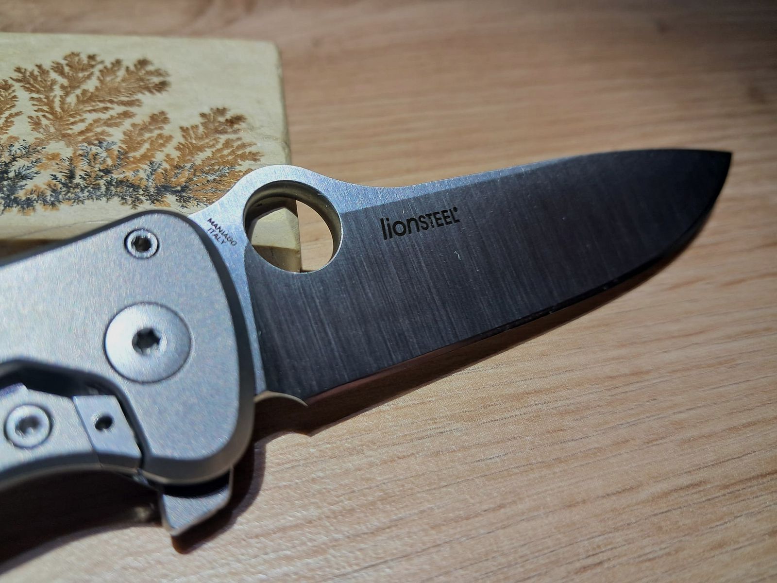 Spyderco Slym Titan. Lionsteel. Messer. Taschenmesser