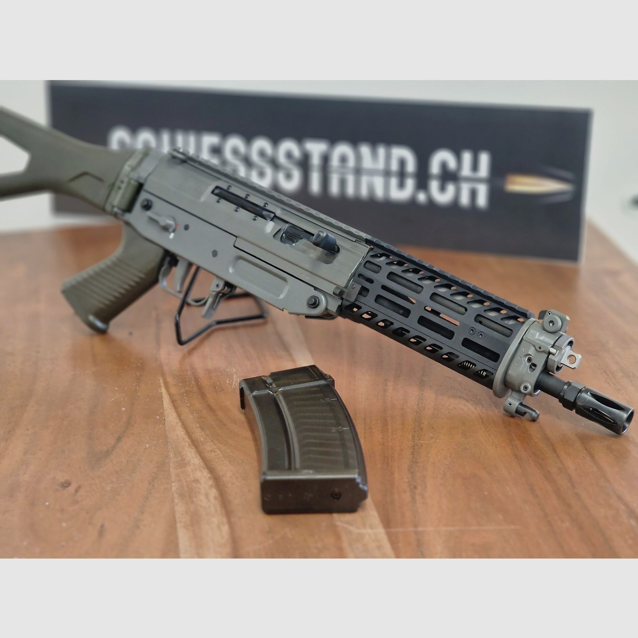 Sig Sauer – Halbauto / SG553 / .223 Rem / Grün, Bild 1 von 9