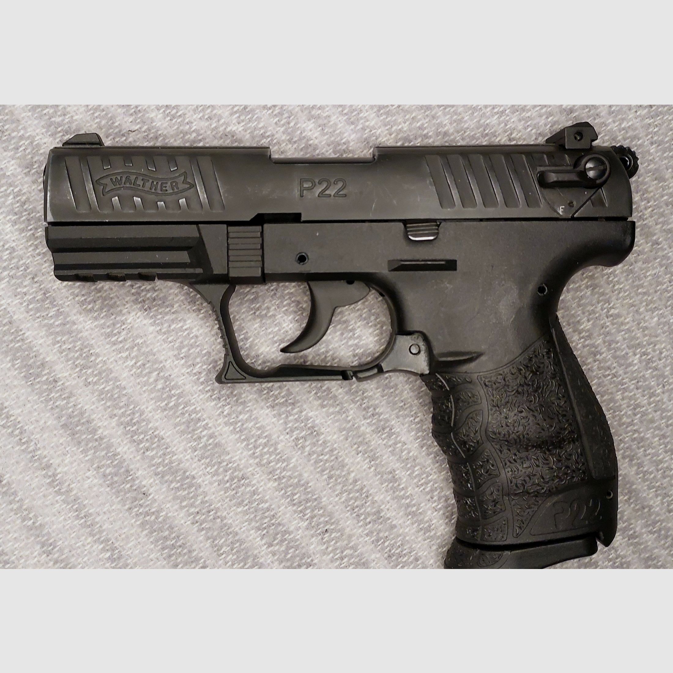 Walther P22Q blank firing pistol 9mm P.A.K. black (PTB 778) [P 22 Q] 2 magazines