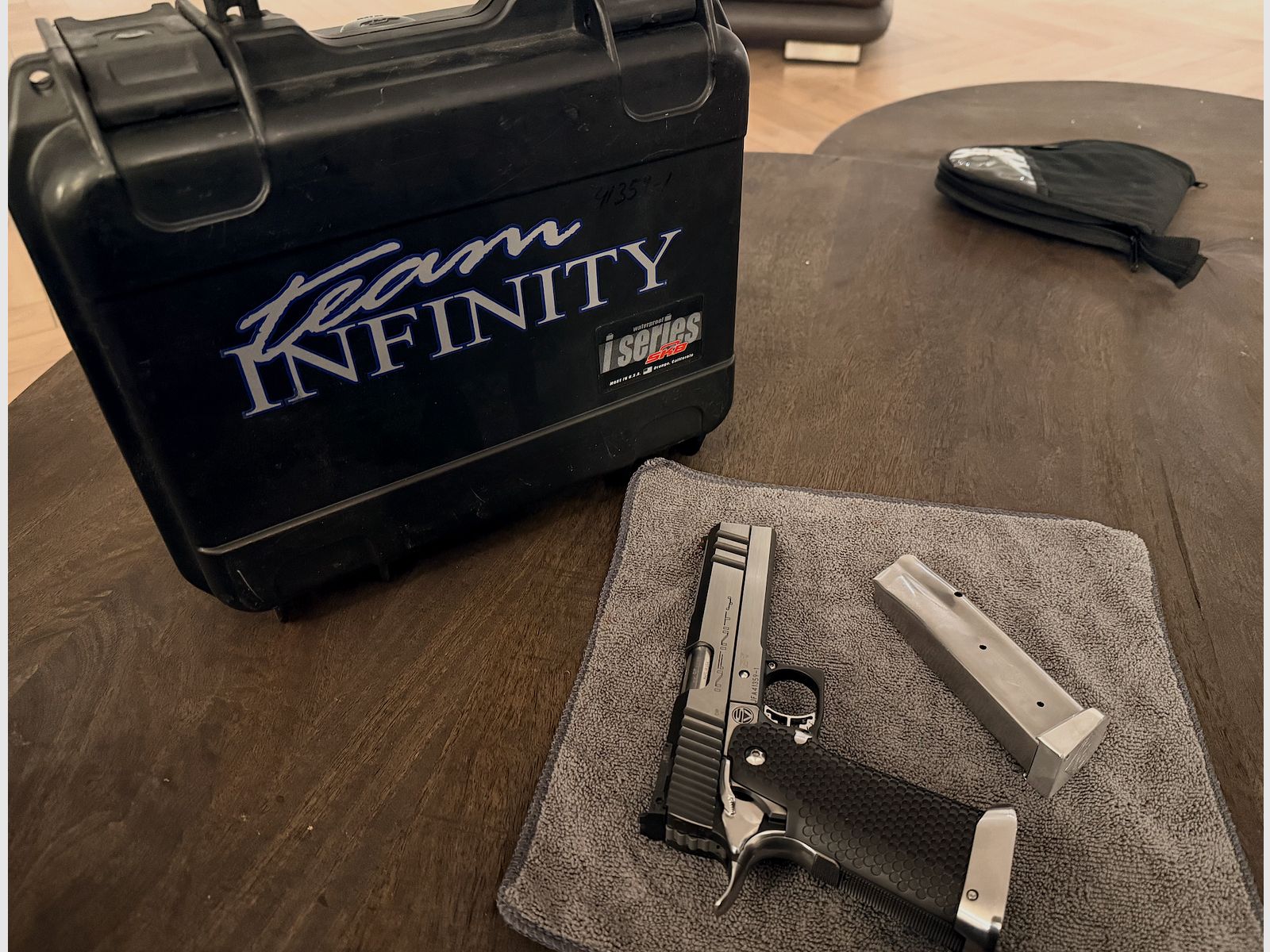 SVI Infinity 2011 .40 S&W – in new condition – IPSC ready