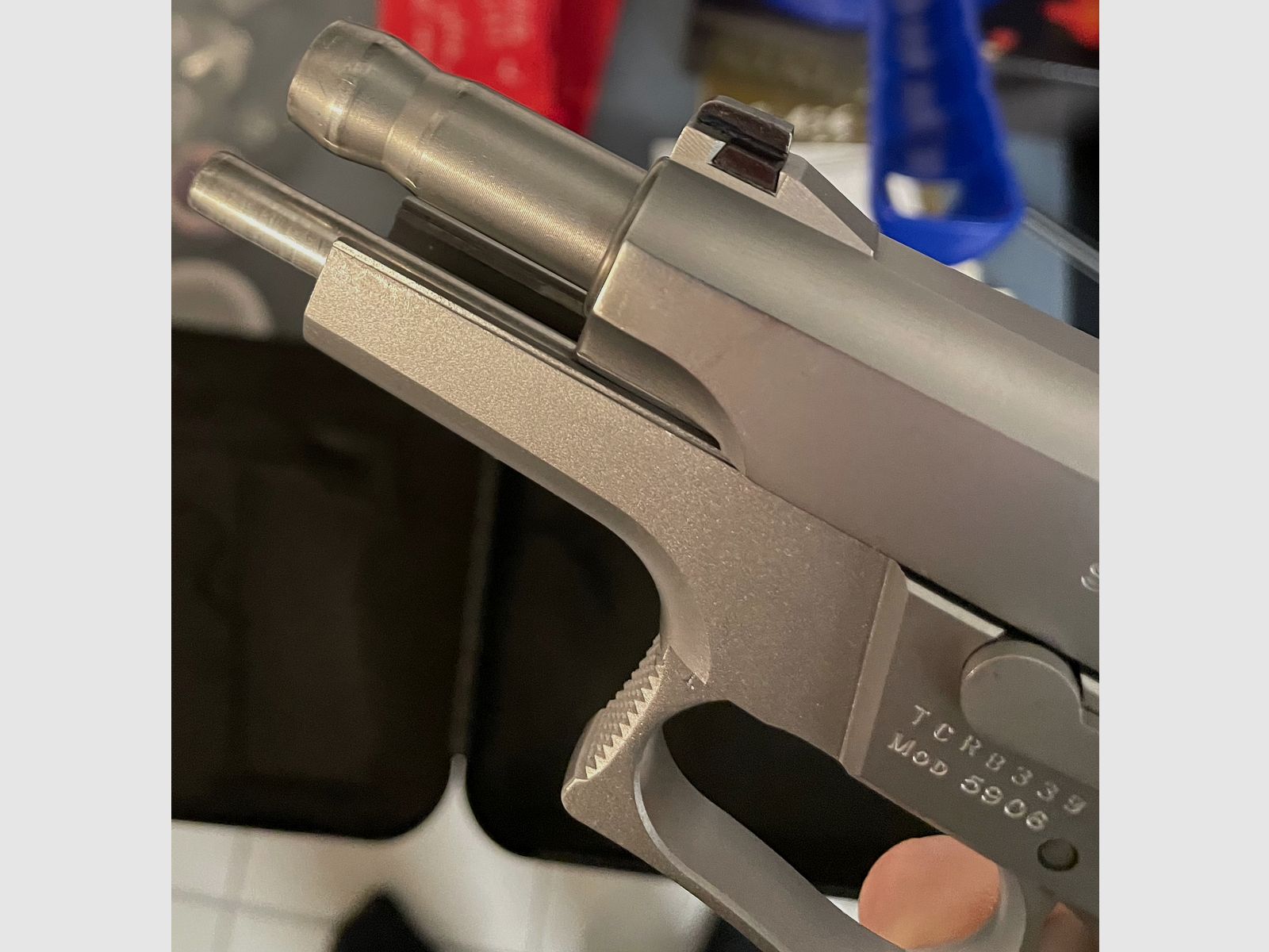 Smith Wesson 5906 S&W 5906 9mm semi-automatic pistol