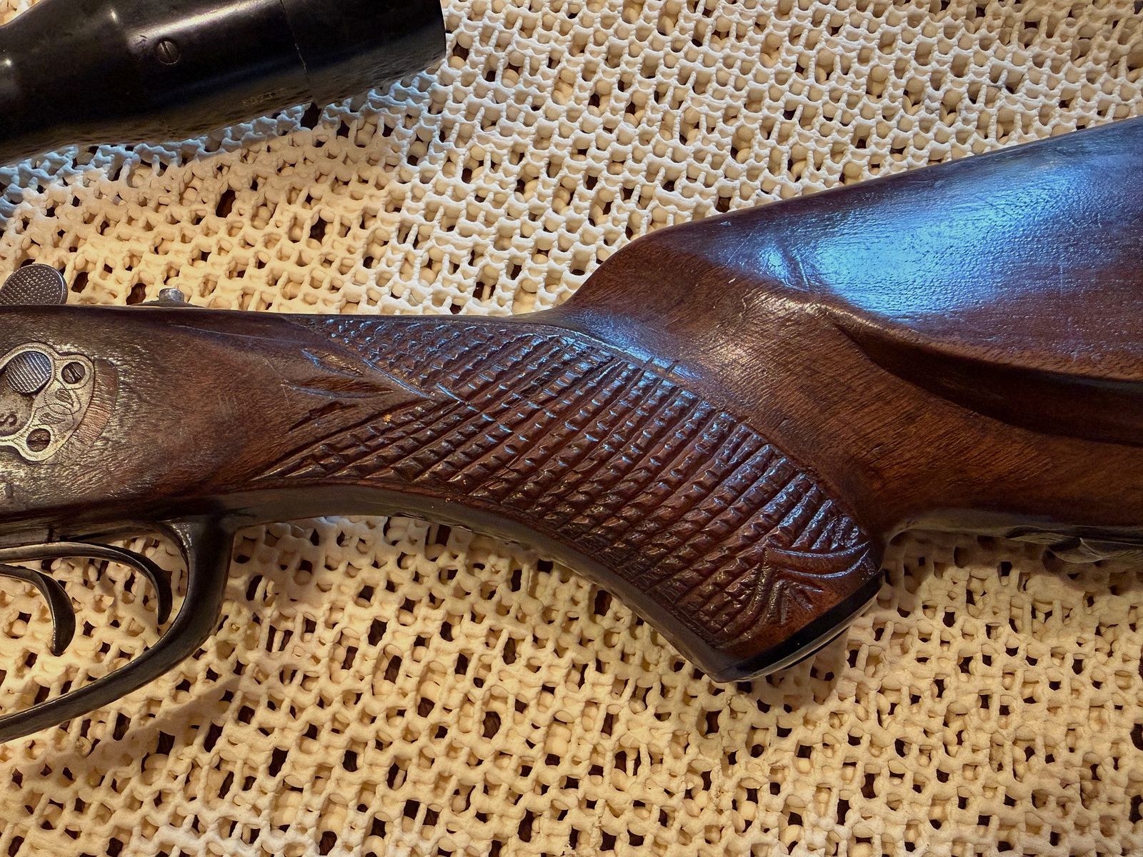 Sauer & Sohn Bohrung mit feinen Gravuren, 7x65R und 2x16, Rückstecher, Laufbündel 60cm, mit Krieghoff-Einstecklauf 44cm lang Kal. .22 Magnum, Schaftmagazin für 4 x 65R, Schaft 38,5cm,