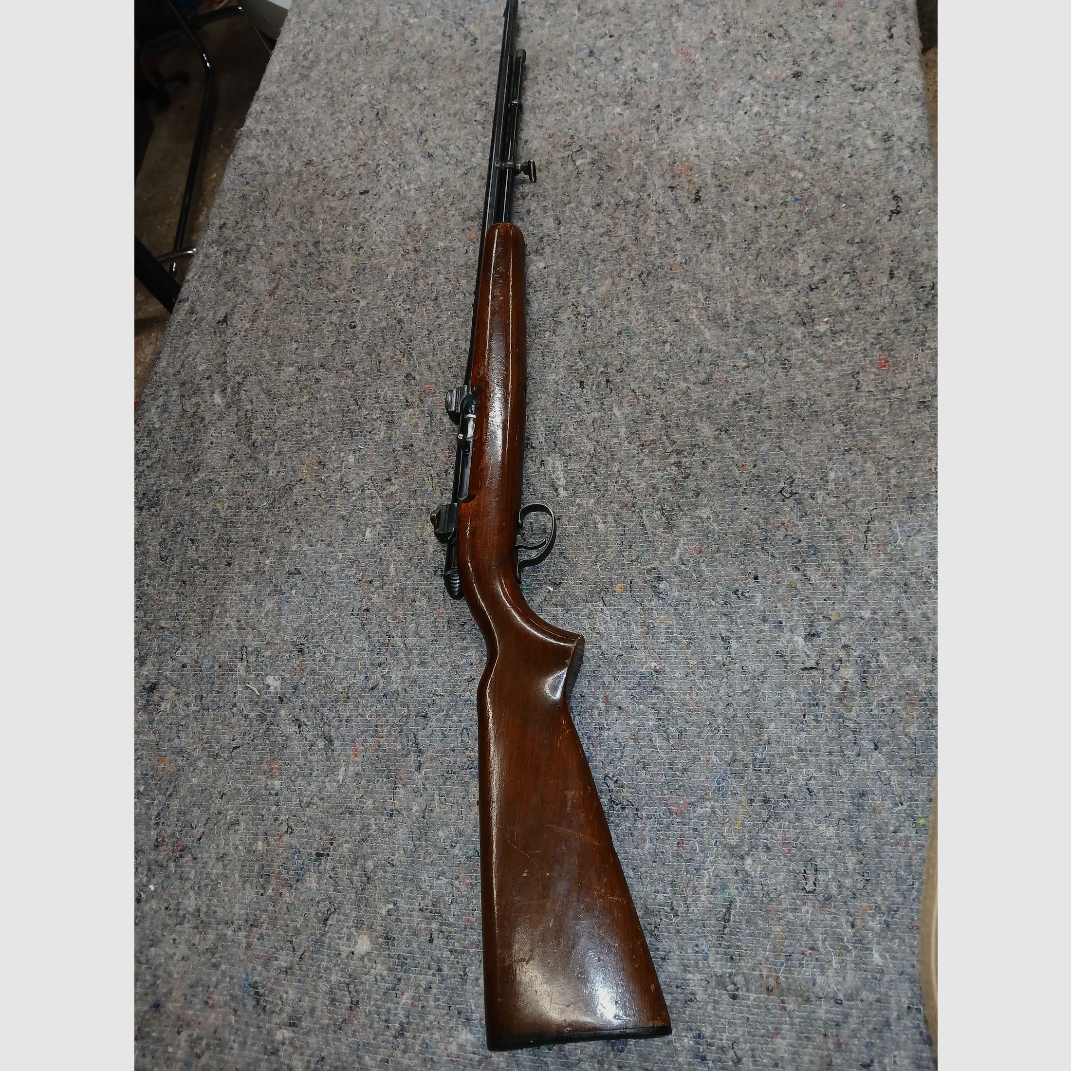 Klein kalibergeweer Remington 550-1 halfautomaat kal .22 long Rifle zelfladend
