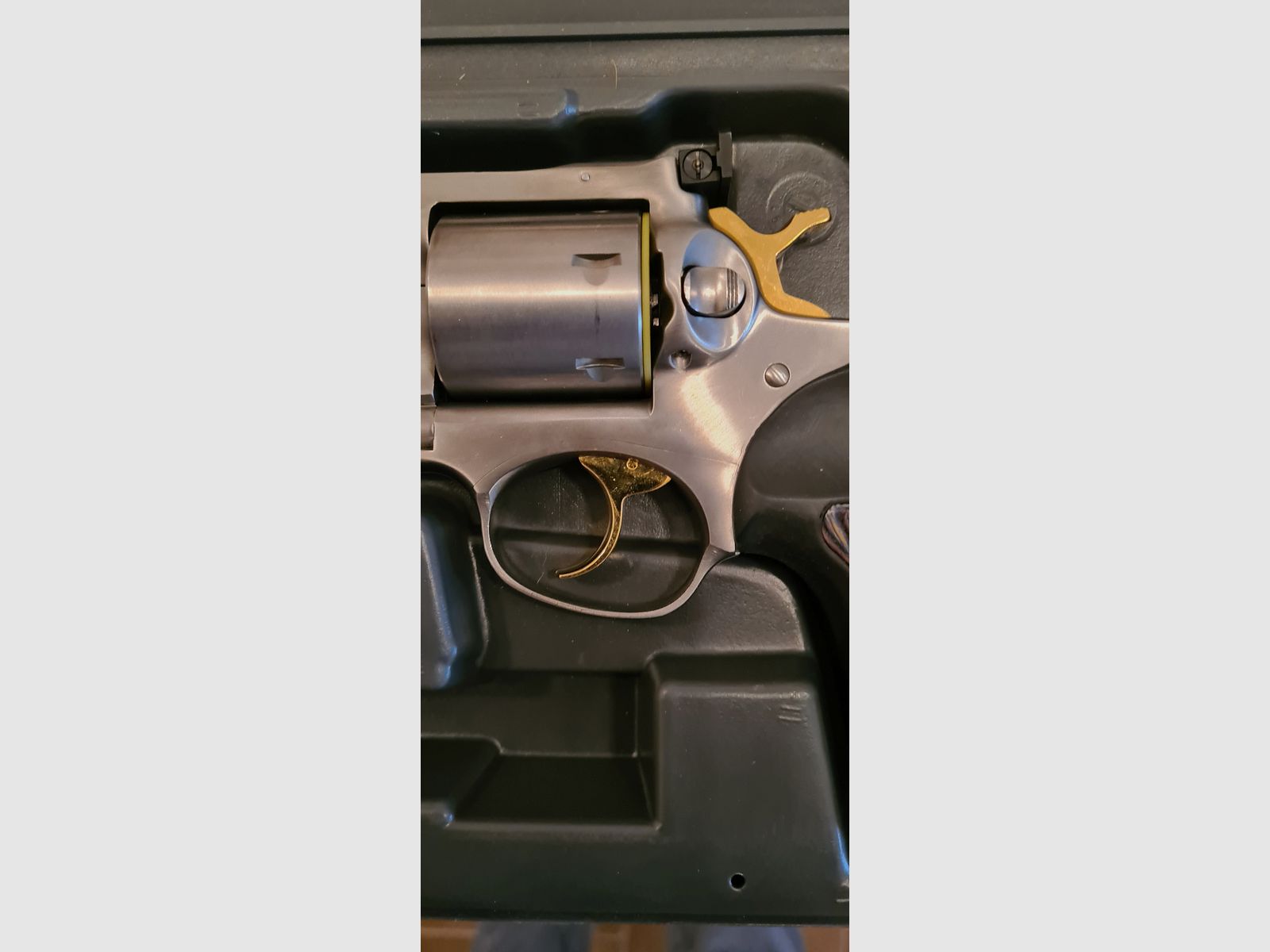Ruger GP100 .357 Mag. stainless 6 Zoll, Modell 161, Sonderedition von Frankonia mit goldfarbenem Hahn und Abzug aus 2005