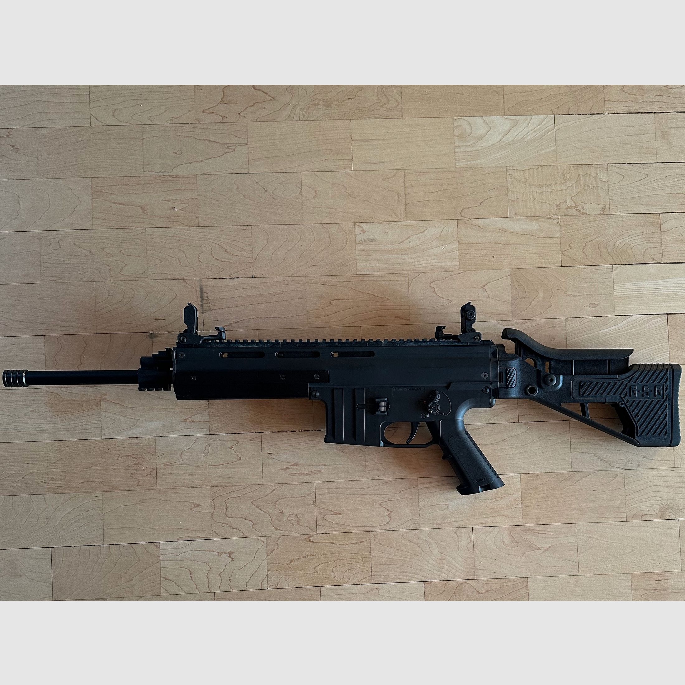 GSG 15  SL-Büchse 22lr.  (42cm Lauf/ Klappschaft)