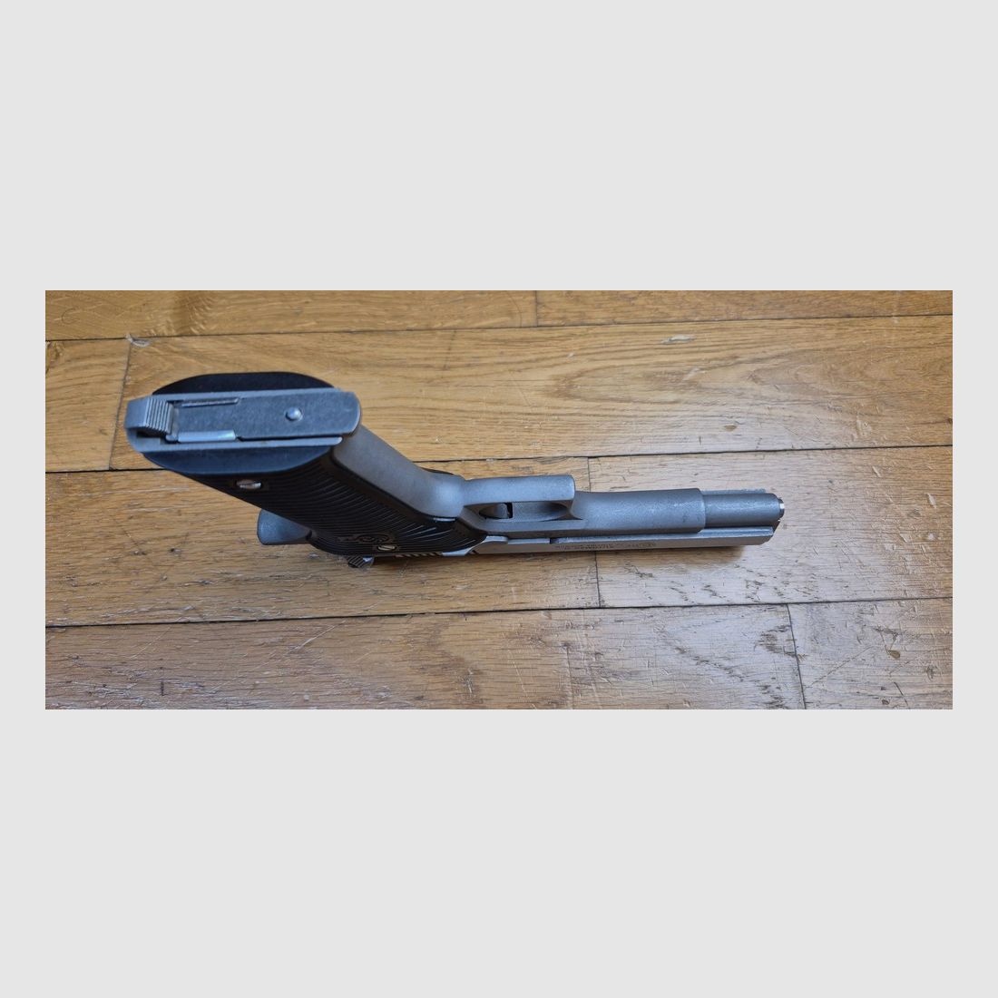 Selten und schöner Automag II Pistol – Kaliber 22Magnum – Herstellung AMT – Edelstahl von A bis Z – In 4 1/2 Zoll – Ausgezeichneter mechanischer Zustand – 2 Magazine – TBE+, Bild 7 von 18