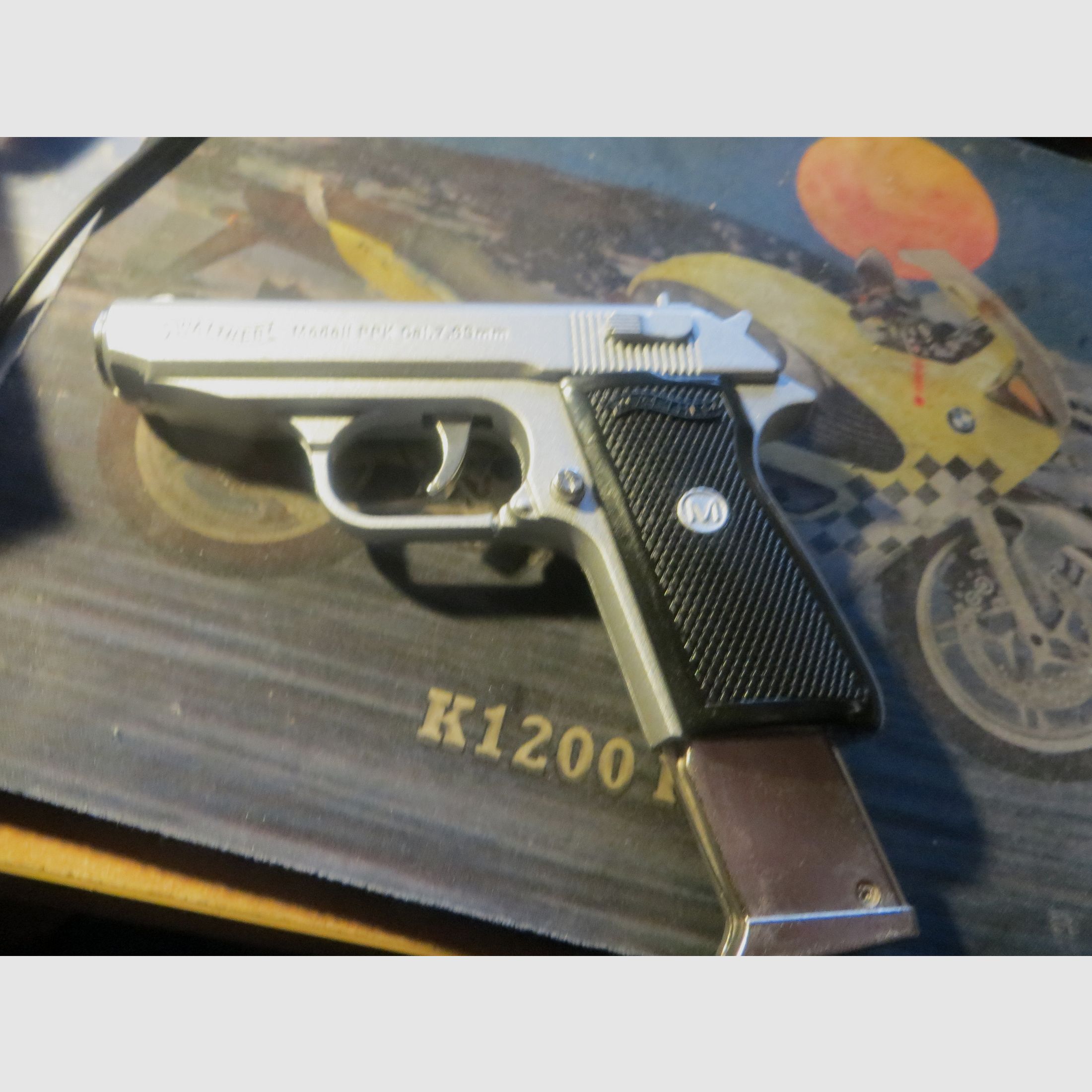 WALTHER PPK als Gasfeuerzeug (Maßstab 1:2)