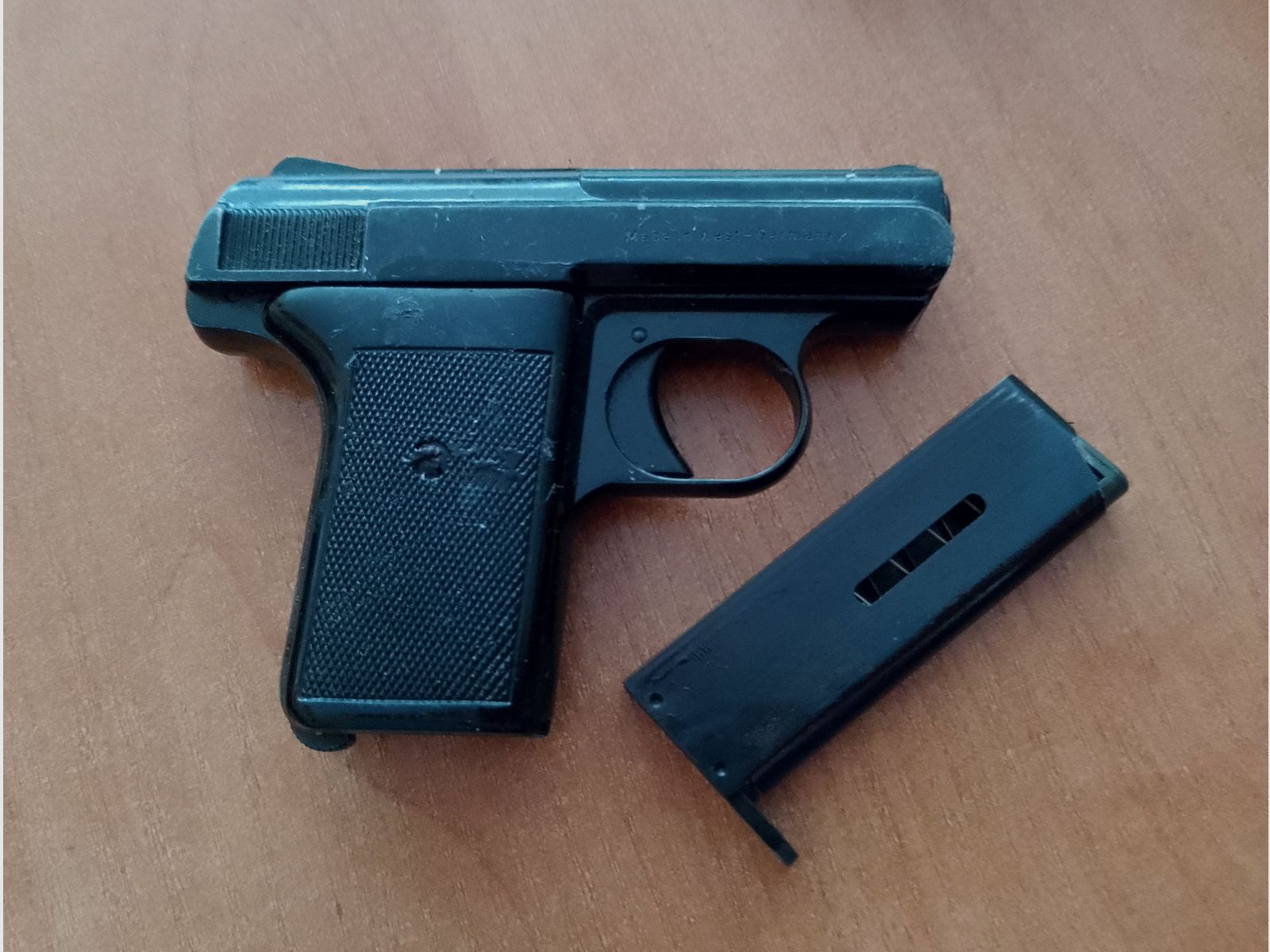 Stara pistolet gazowy P6 kal. 8 mm Knall/ PTB 48-69A