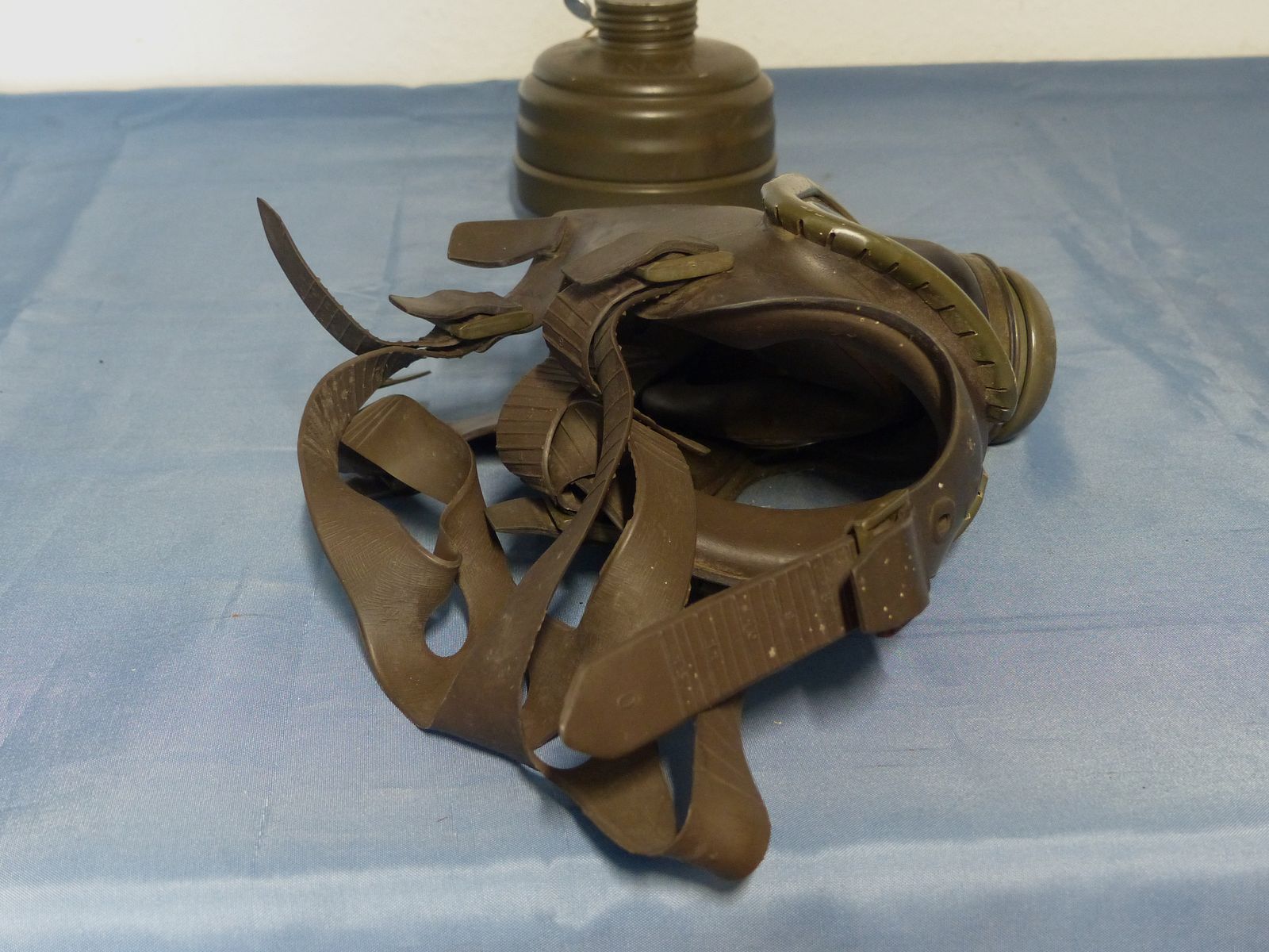 Original Bundeswehr Gasmaske Atemschutz M 65 ABC mit Filter 70er
