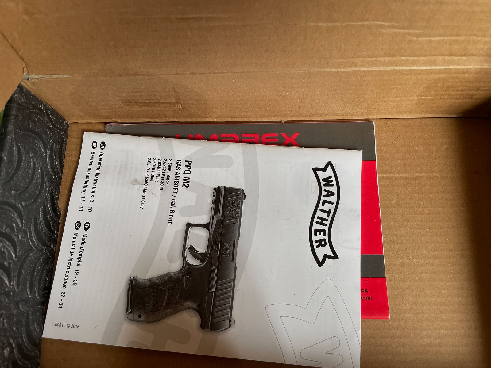Walther PPQ Airsoft mit zwei Magazinen und Holster
