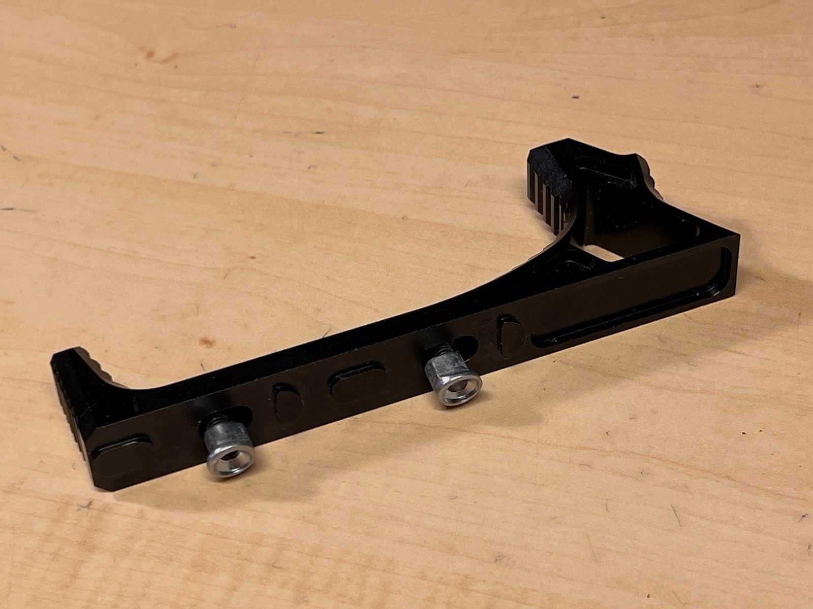 Frontgriff für Airsoft Aluminium angewinkelte Version in Schwarz Key - MOD Typ 6