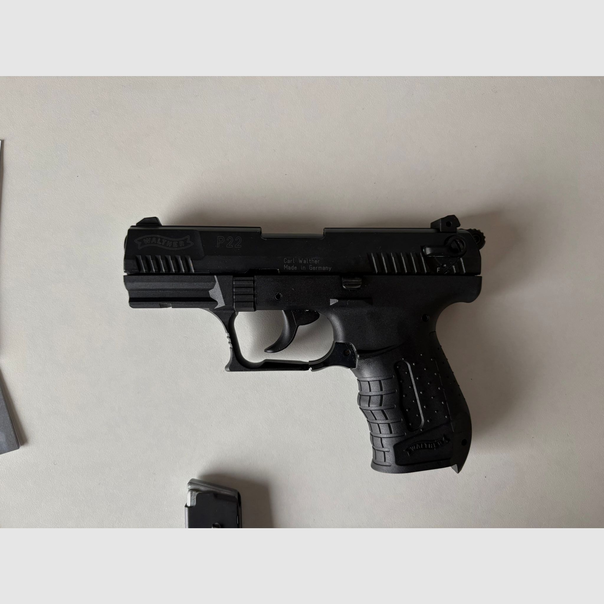 Walther P22 Ready Schreckschuss Pistole 9mm P.A.K. schwarz inkl. Holster und 84 Platzpatronen