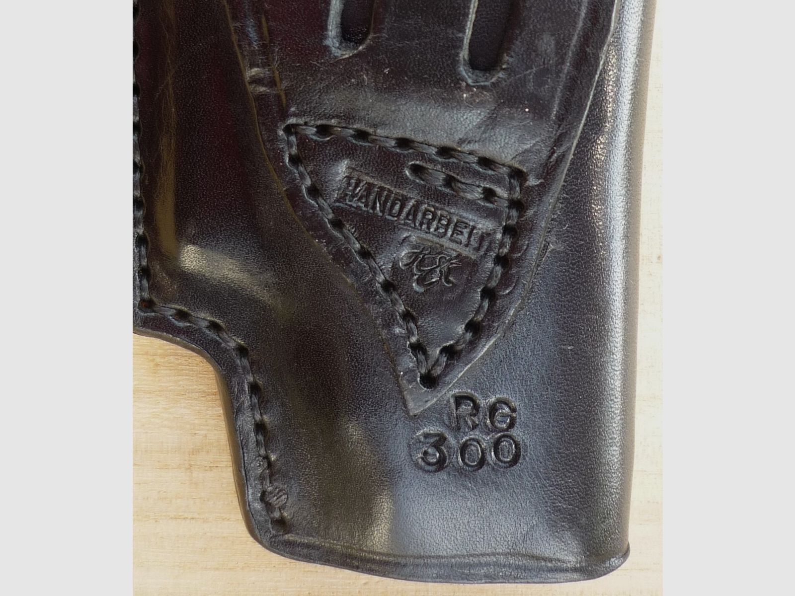 HKDesign Holster  Art. Nr.  002 : kleine Einfachholster mit Sicherheitsriemen   -  für:  diverse Waffen, siehe weitere Fotos u.A. S&W 60 -  für Linkshänder
