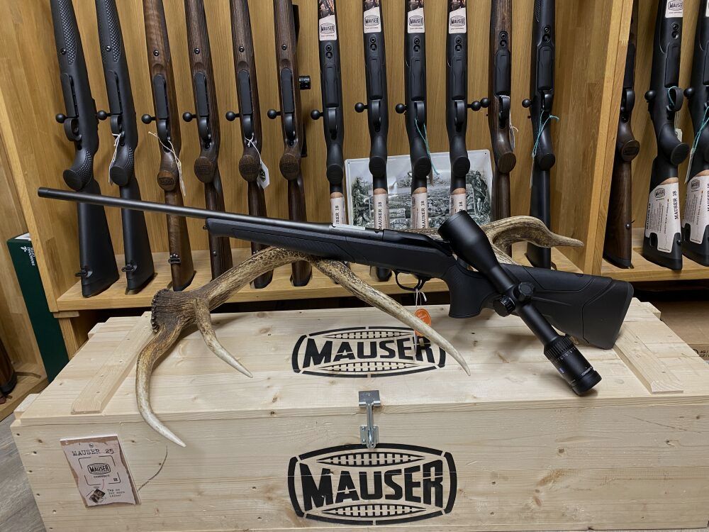 Blaser R8 Professional 2.0, mit Zeiss Conquest V6 2,5-15x56 M, mit Schiene