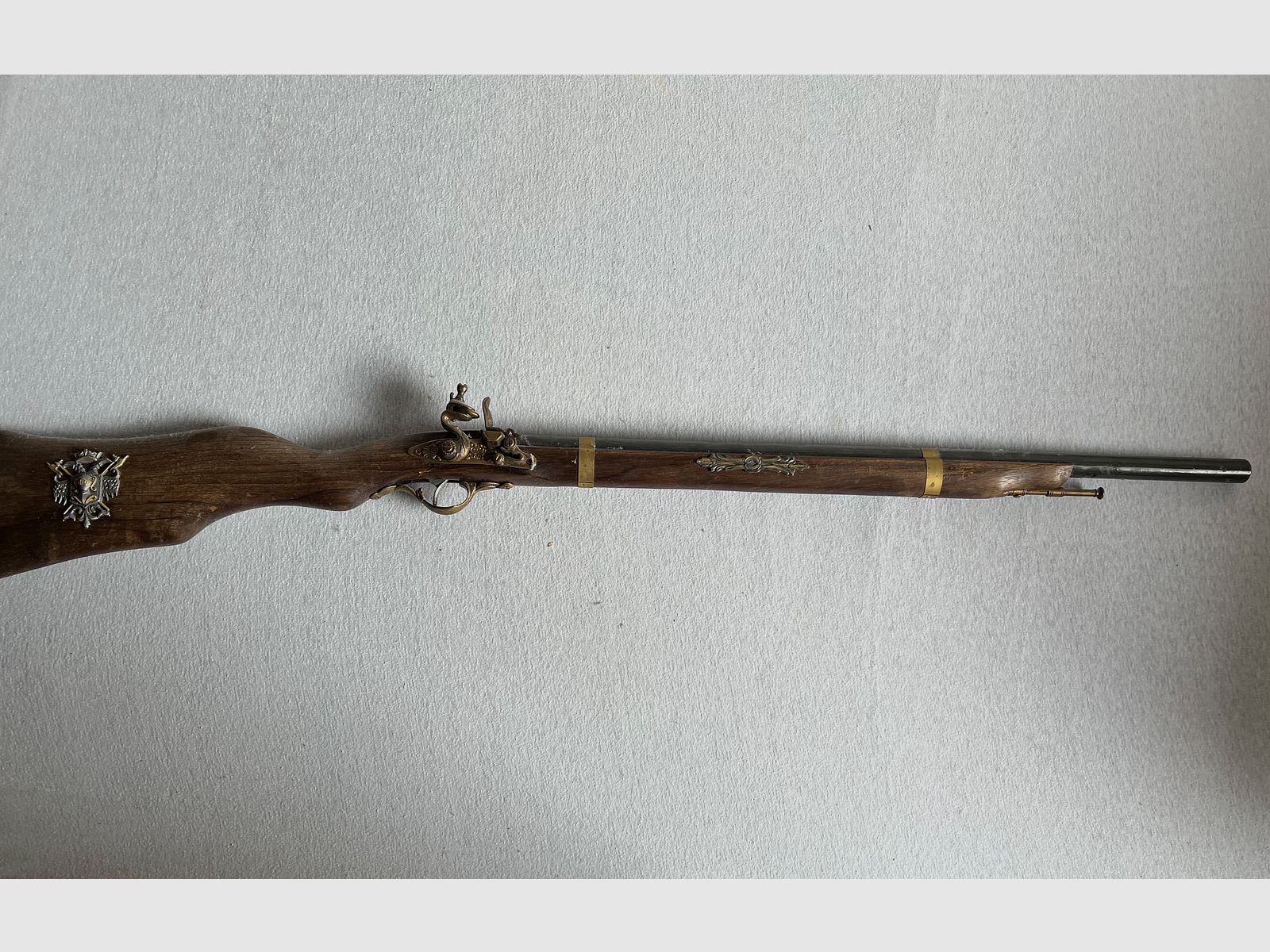 Grande collezione di armi decorative – spade, pistole a pietra focaia, fucili ad avancarica, alabarda, martello da guerra – liquidazione della collezione