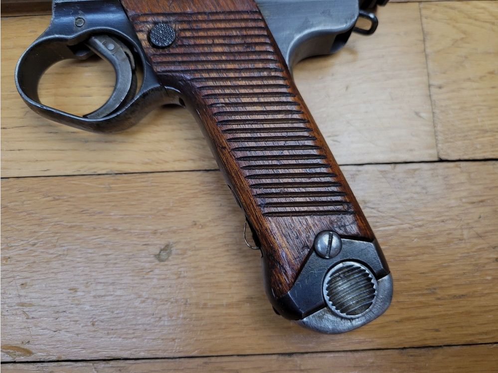 Außergewöhnliche und sehr seltene japanische Pistole Nambu Typ 14 – Japanische Dienstwaffe – Originalkaliber 8mm Nambu – Arsenal Nagoya unter Aufsicht von Kokubunji – Waffe aus April 1940 – Schöne monomatrikulierter Waffe außer Magazin – TBE und sehr selten, Bild 15 von 23