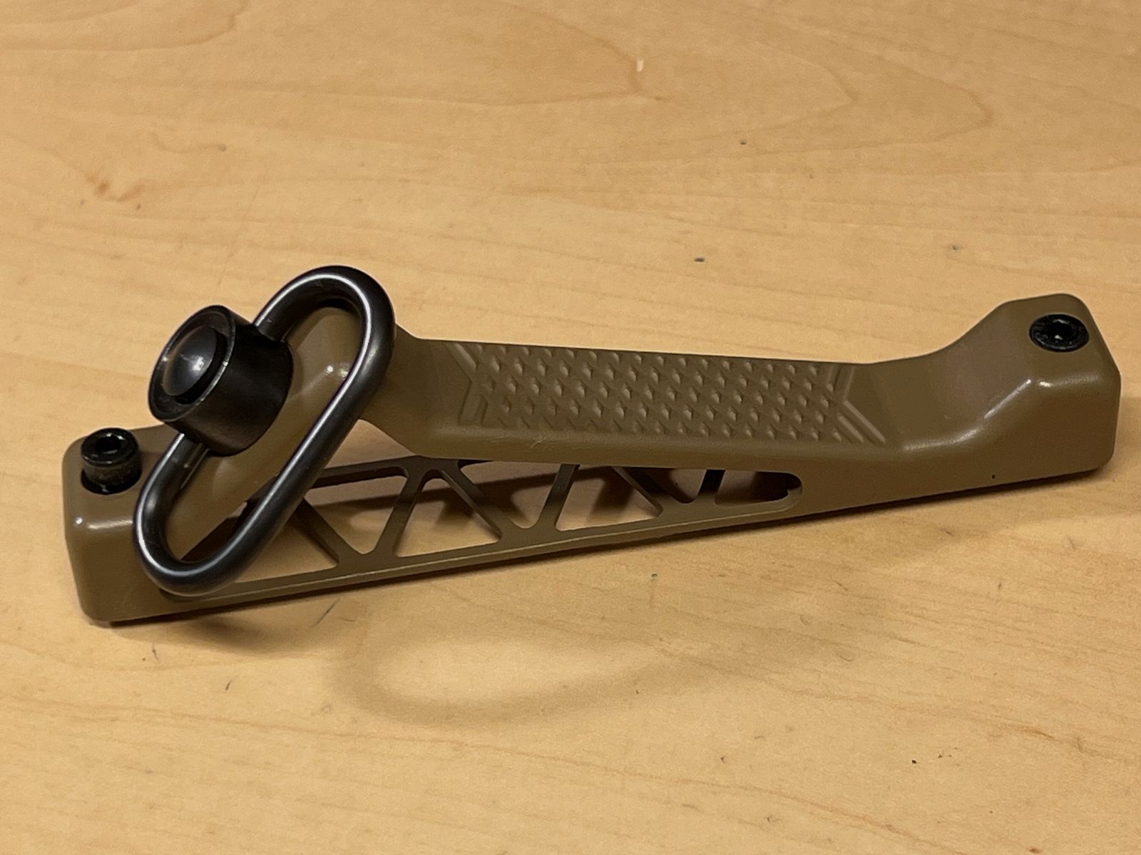 Impugnatura anteriore per Airsoft in alluminio versione angolata in Dark Earth Key - MOD Tipo 5